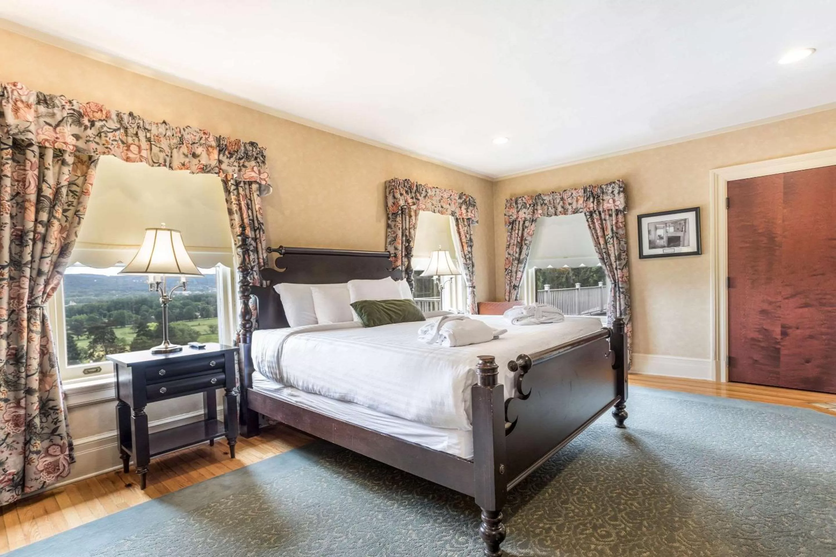 Historical King Suite - Non-Smoking in Traditions Hotel & Spa, Ascend Hotel Collection