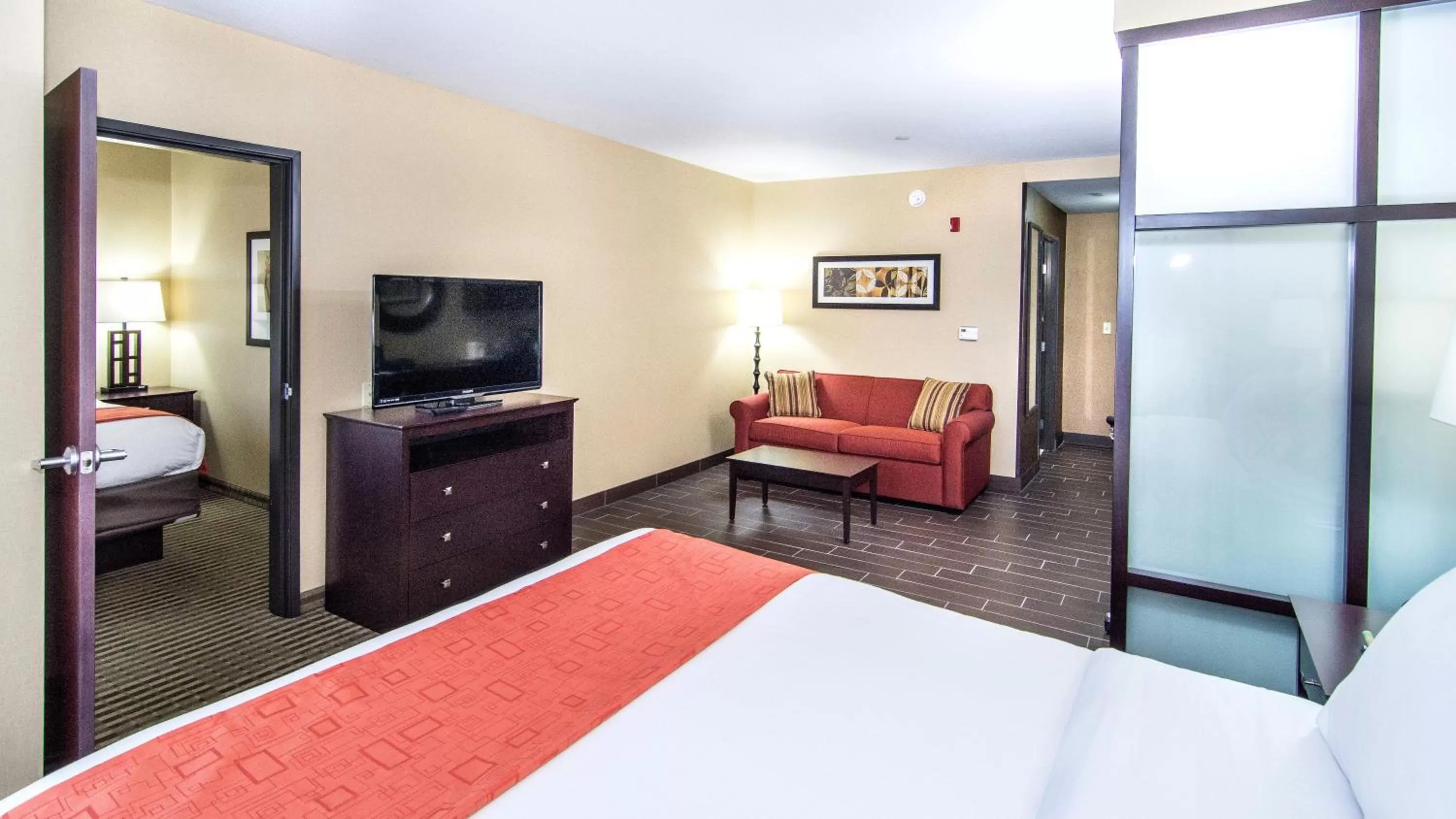 Two-Bedroom Suite with Roll-In Shower - Disability Access in Holiday Inn Express & Suites Elkton - University Area by IHG