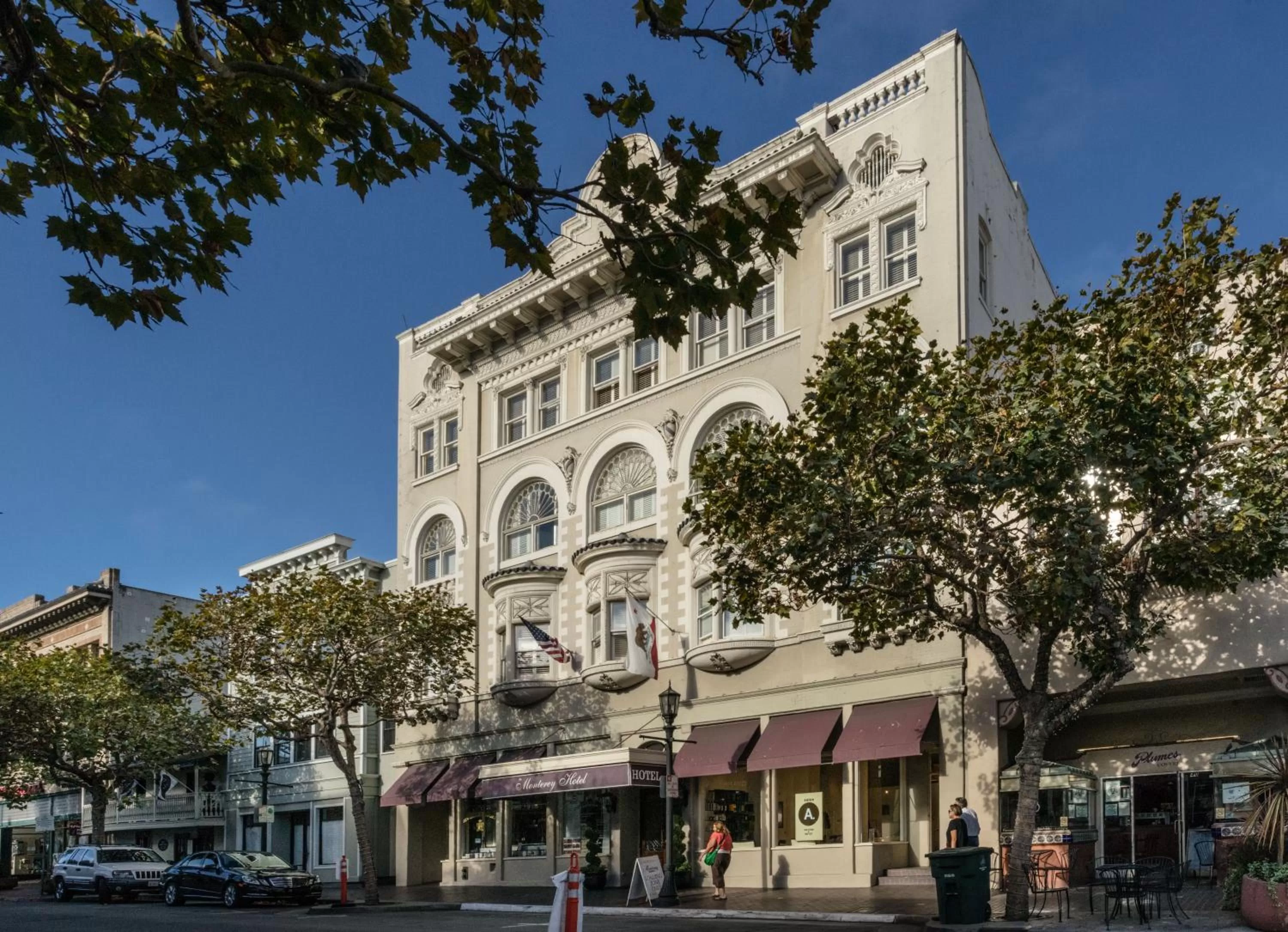 Facade/entrance in The Monterey Hotel