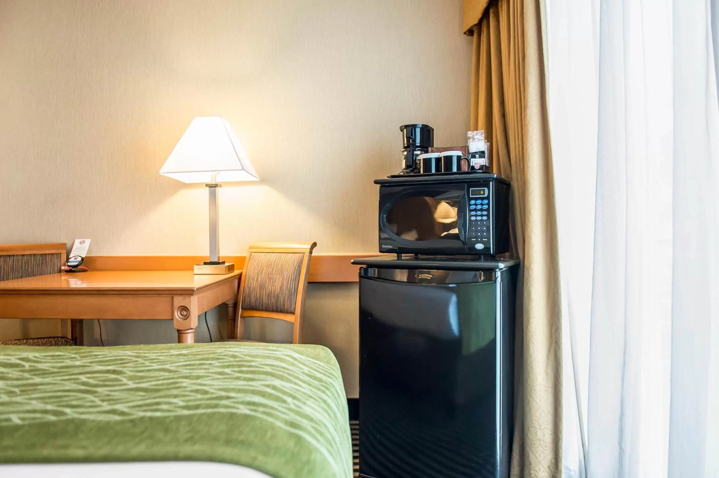 Queen Room - Non-Smoking in Comfort Inn