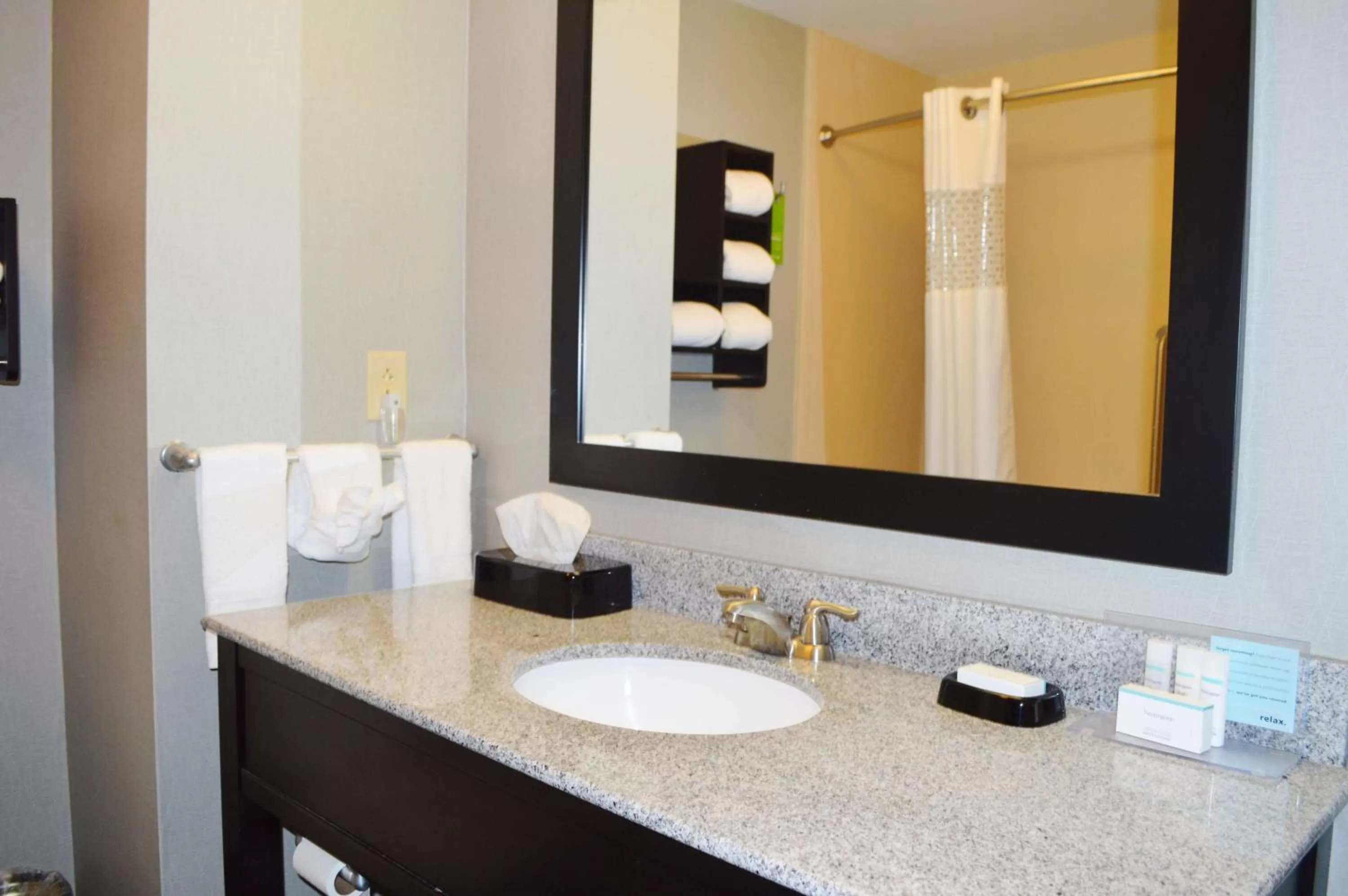 King Room with Sofa Bed - Non-Smoking in Hampton Inn Foley