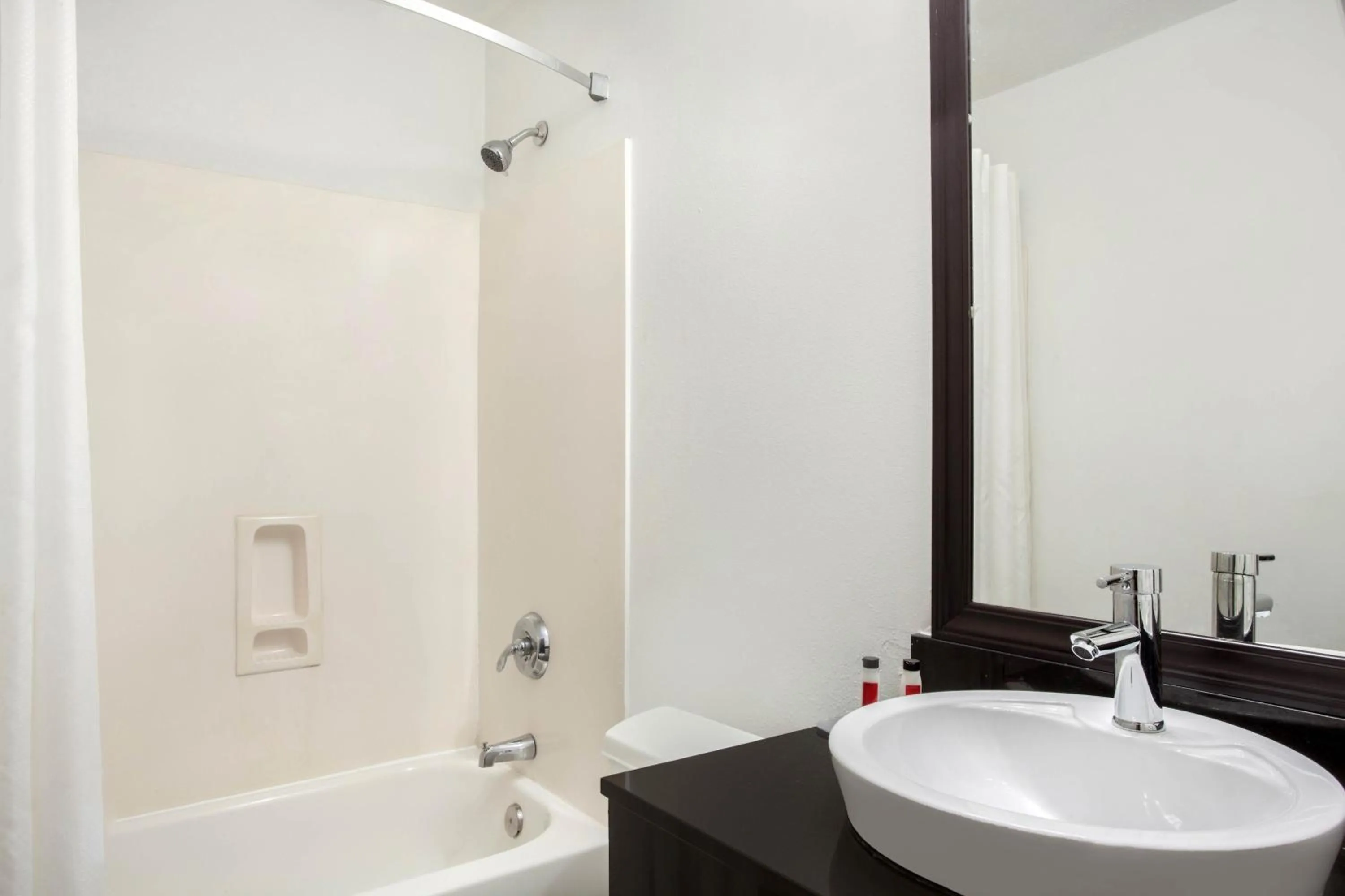 Studio Suite with Two Queen Beds - Non-Smoking in Super 8 by Wyndham Pensacola