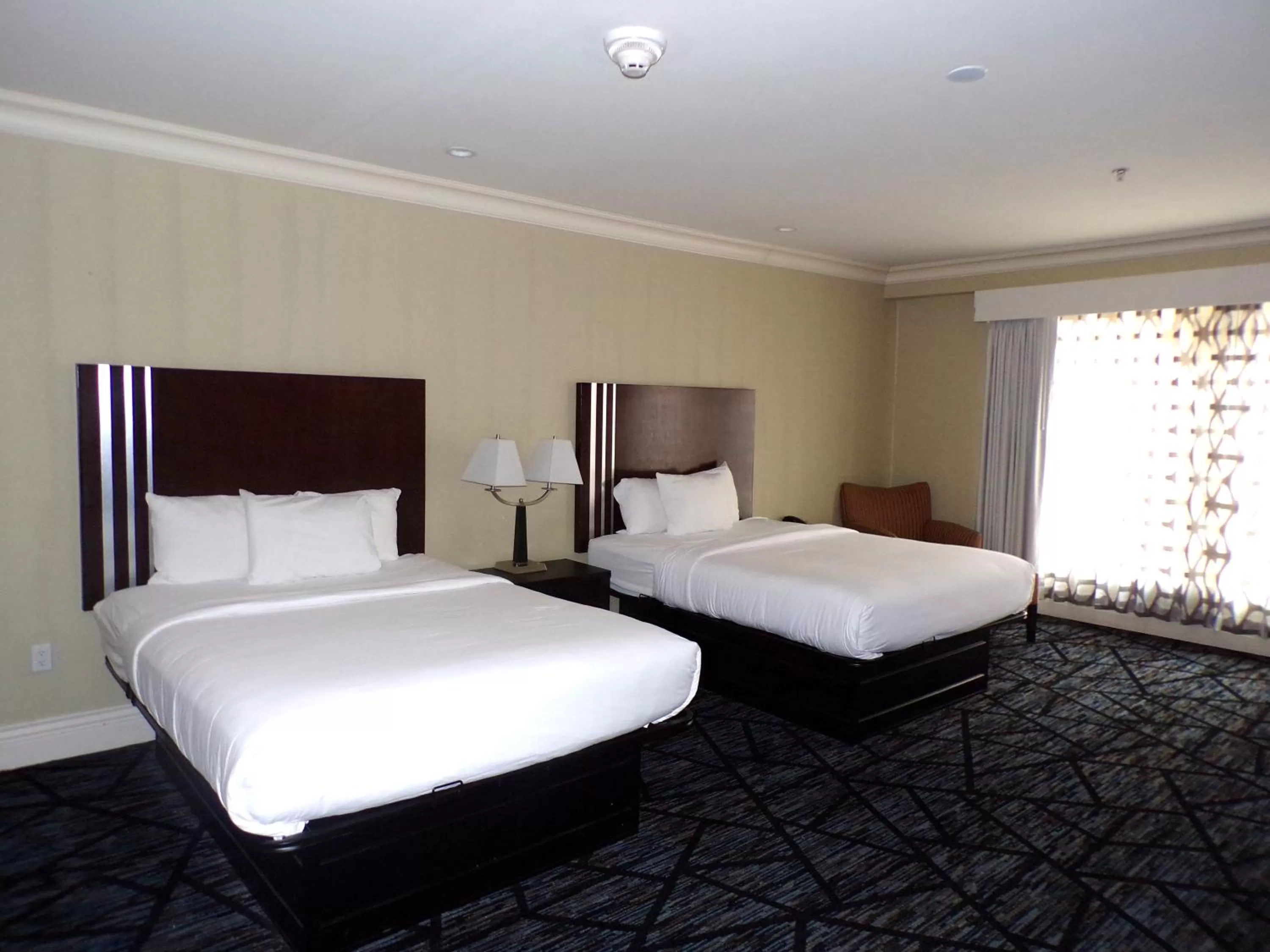 Standard Double Room in Niagara Crossing Hotel and Spa