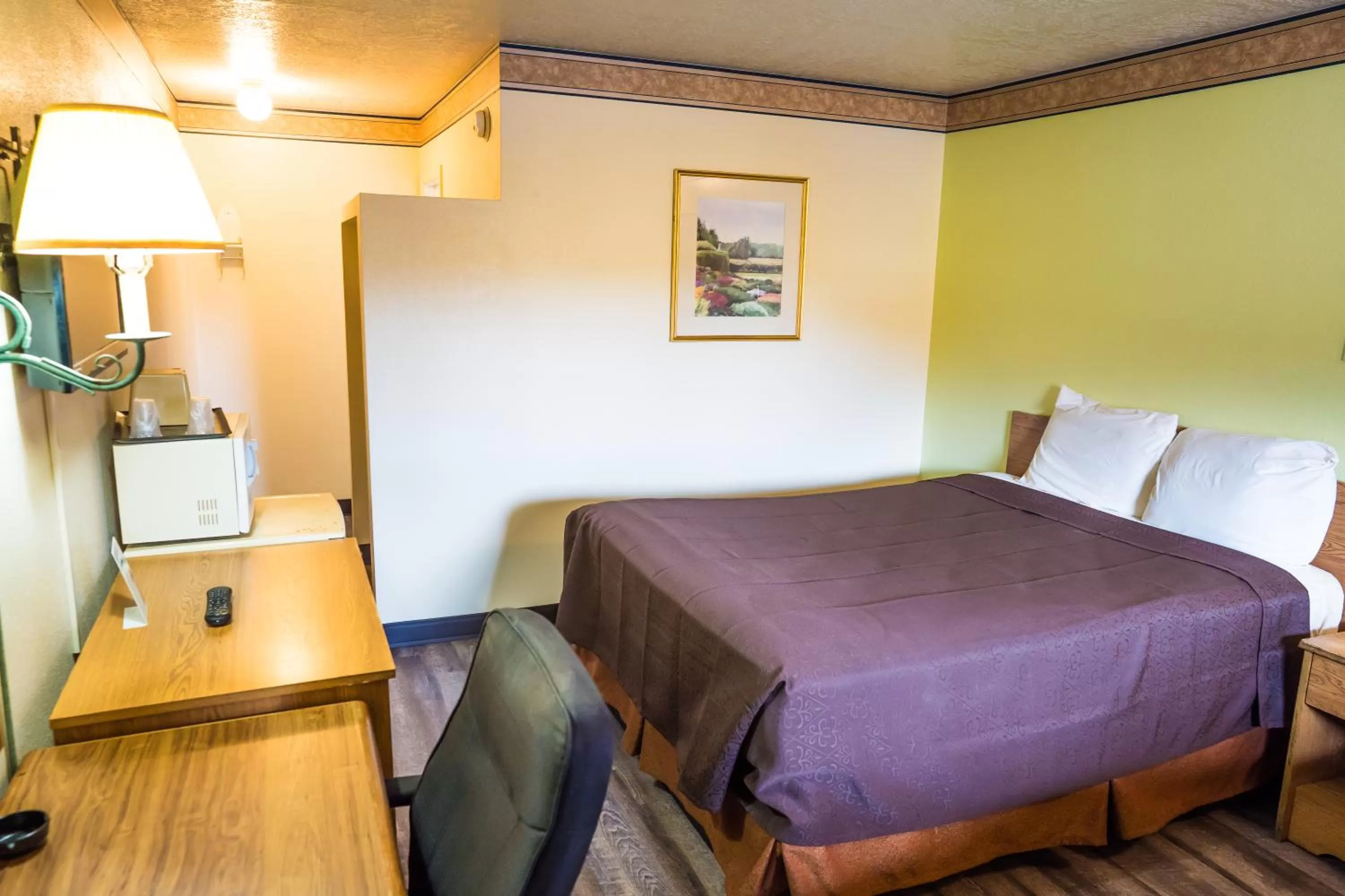 Queen Room - Smoking in Rodeway Inn Albuquerque Downtown on Rt 66