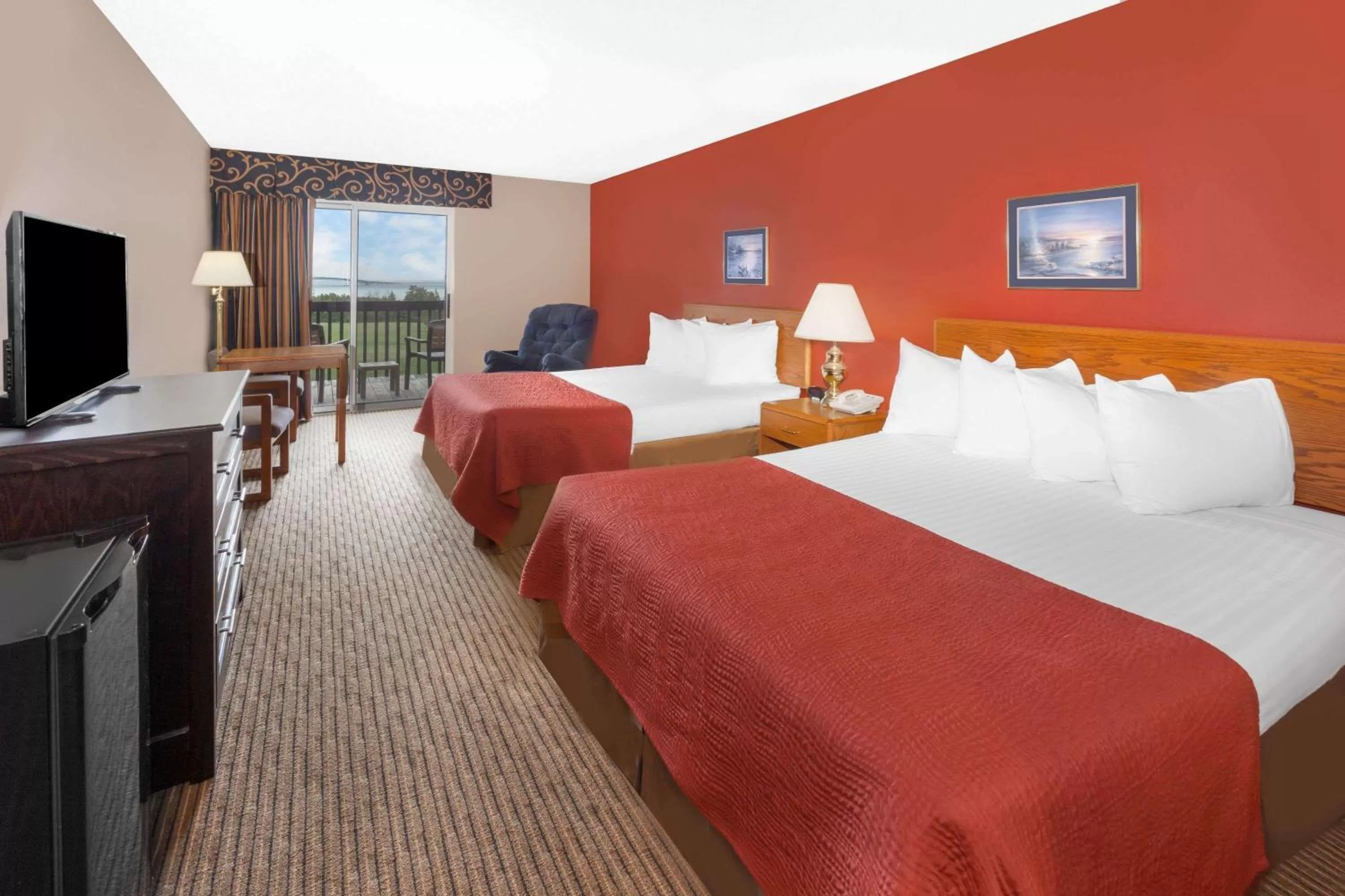 2 Queen Beds, Mobility Accessible Room, Lake View, Tub w/Grab Bars, Non-Smoking in Super 8 by Wyndham St. Ignace