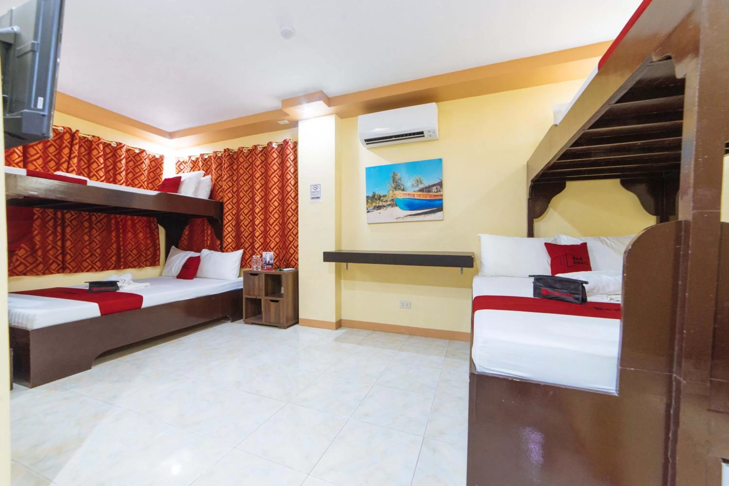 Quadruple Room in RedDoorz near Notre Dame of Dadiangas University
