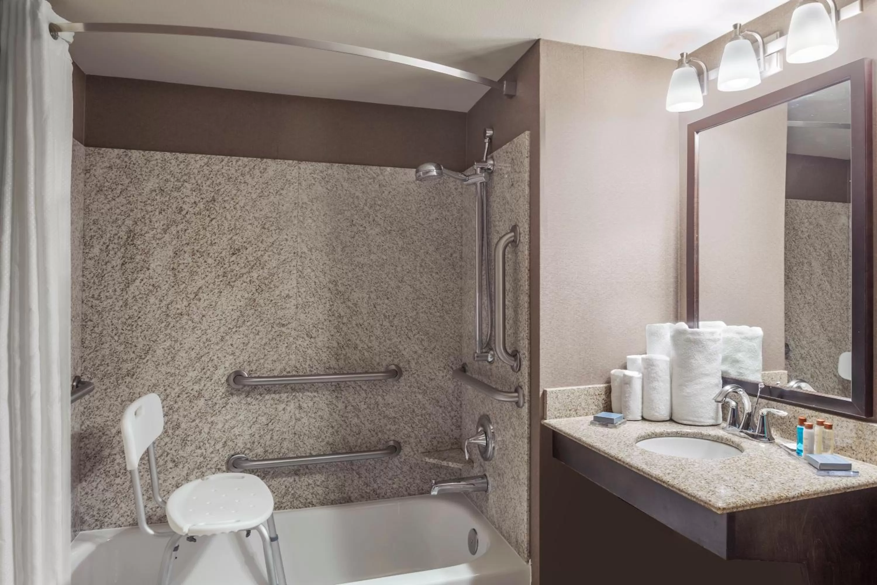 King Room with Bath Tub - Mobility Accessible/Non-Smoking in Wingate by Wyndham - St. George