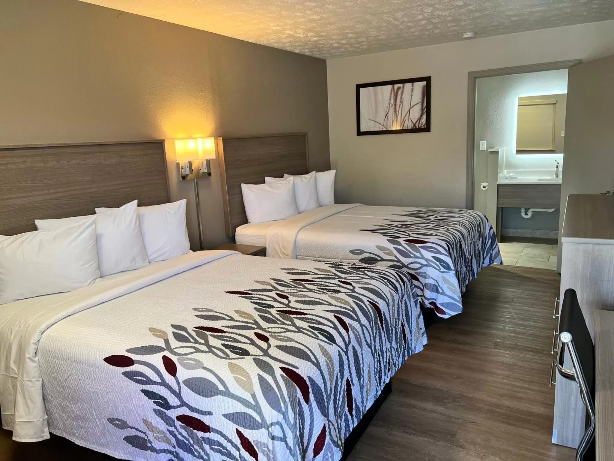 Deluxe Room with Two Queen Beds Non-Smoking in Red Roof Inn Georgetown, KY