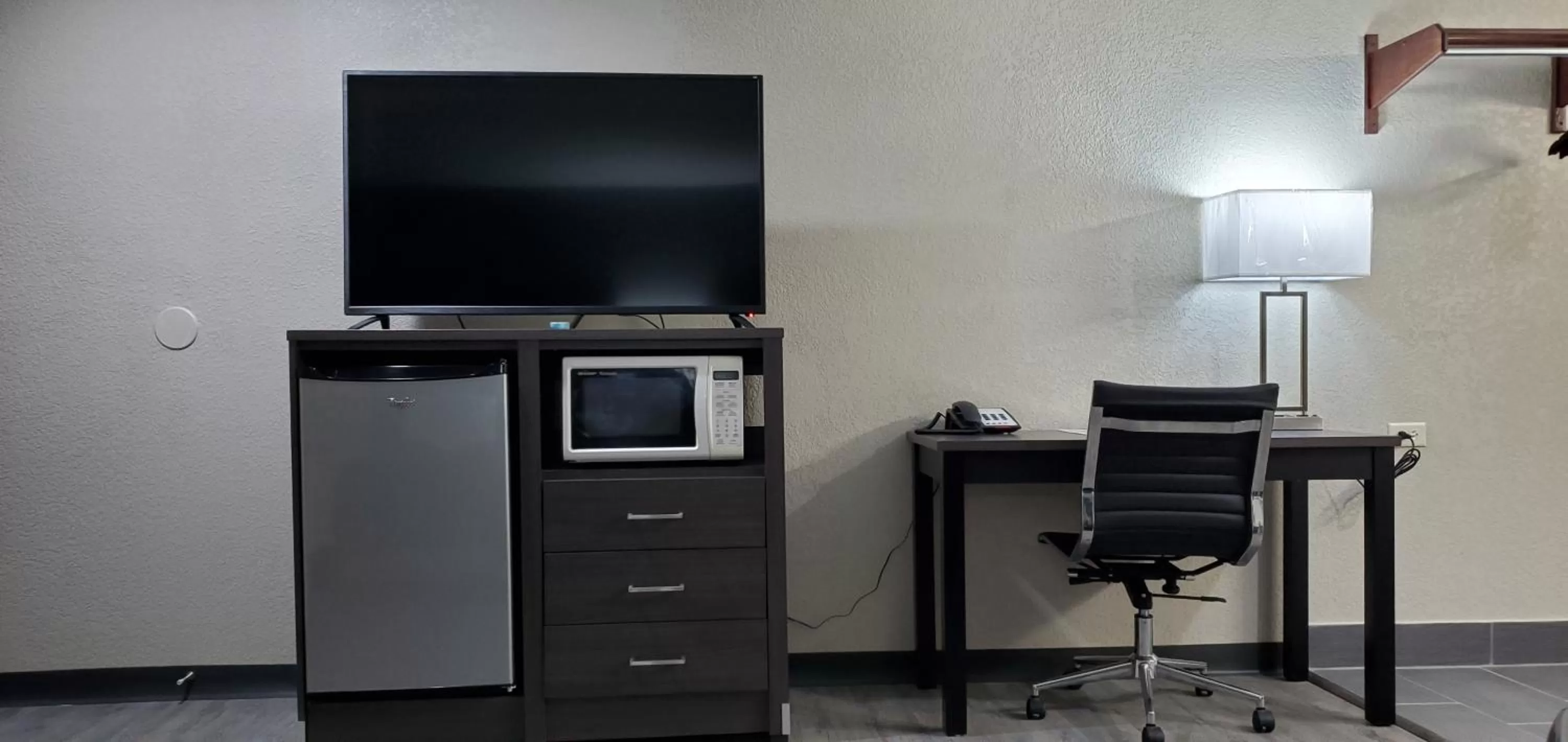 Standard King Room in Crescent Park Motel & Suites