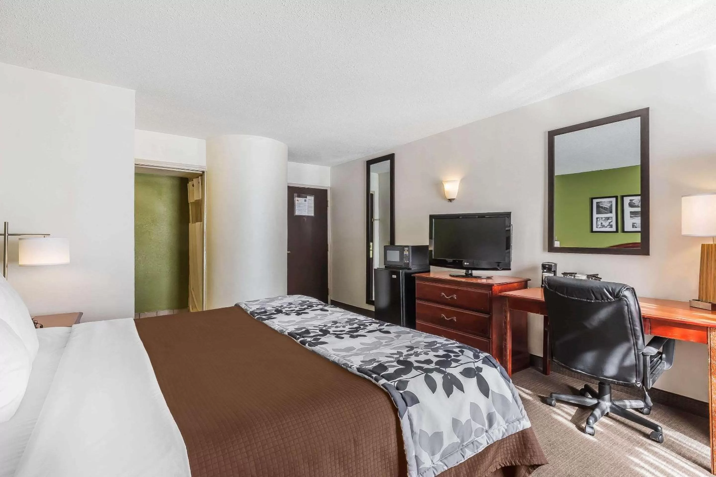 Queen Room with Roll-in-Shower - Accessible/Non-Smoking in Sleep Inn Gaffney at I-85