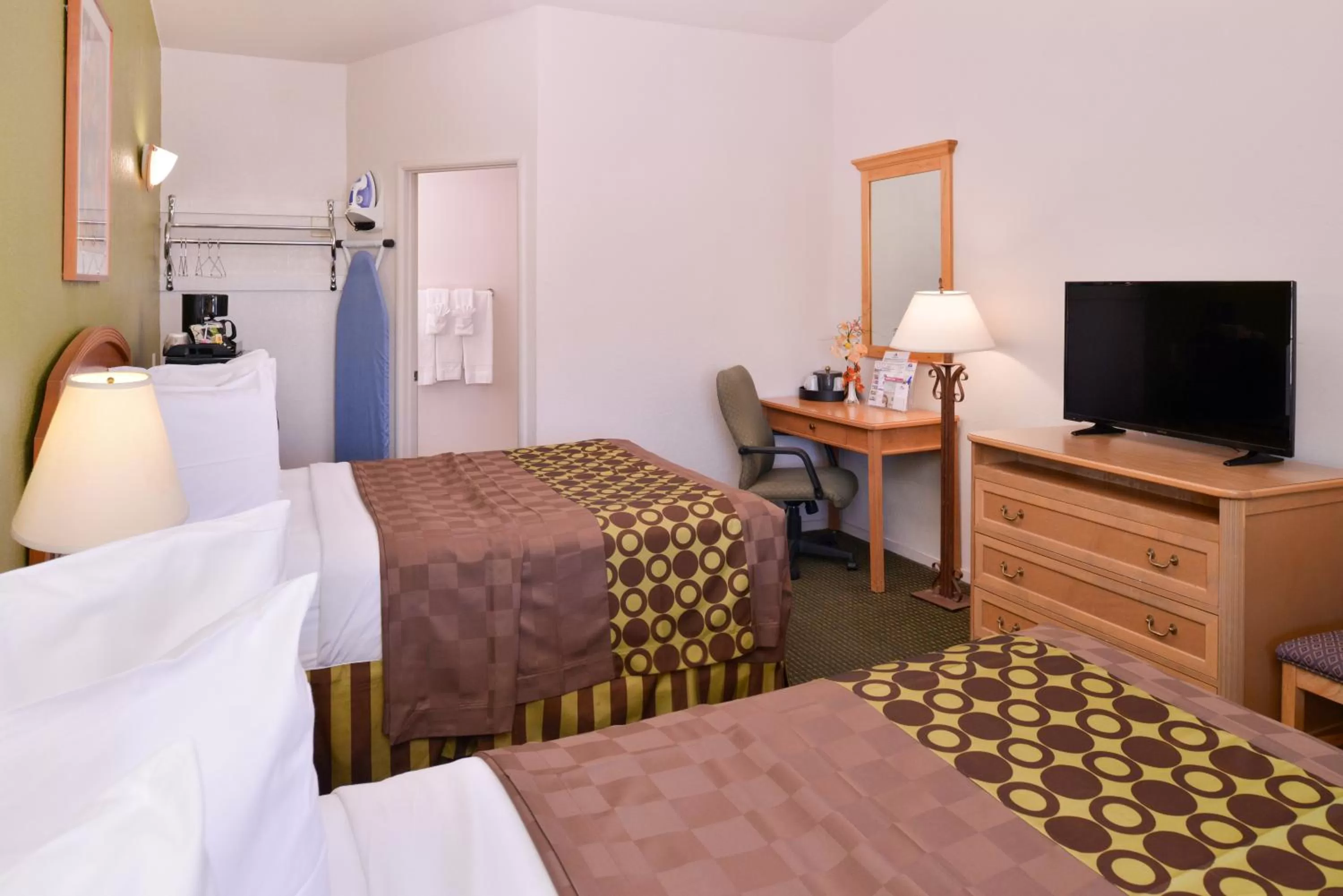 Double Room with Two Double Beds - Non-Smoking  in Americas Best Value Inn Los Banos