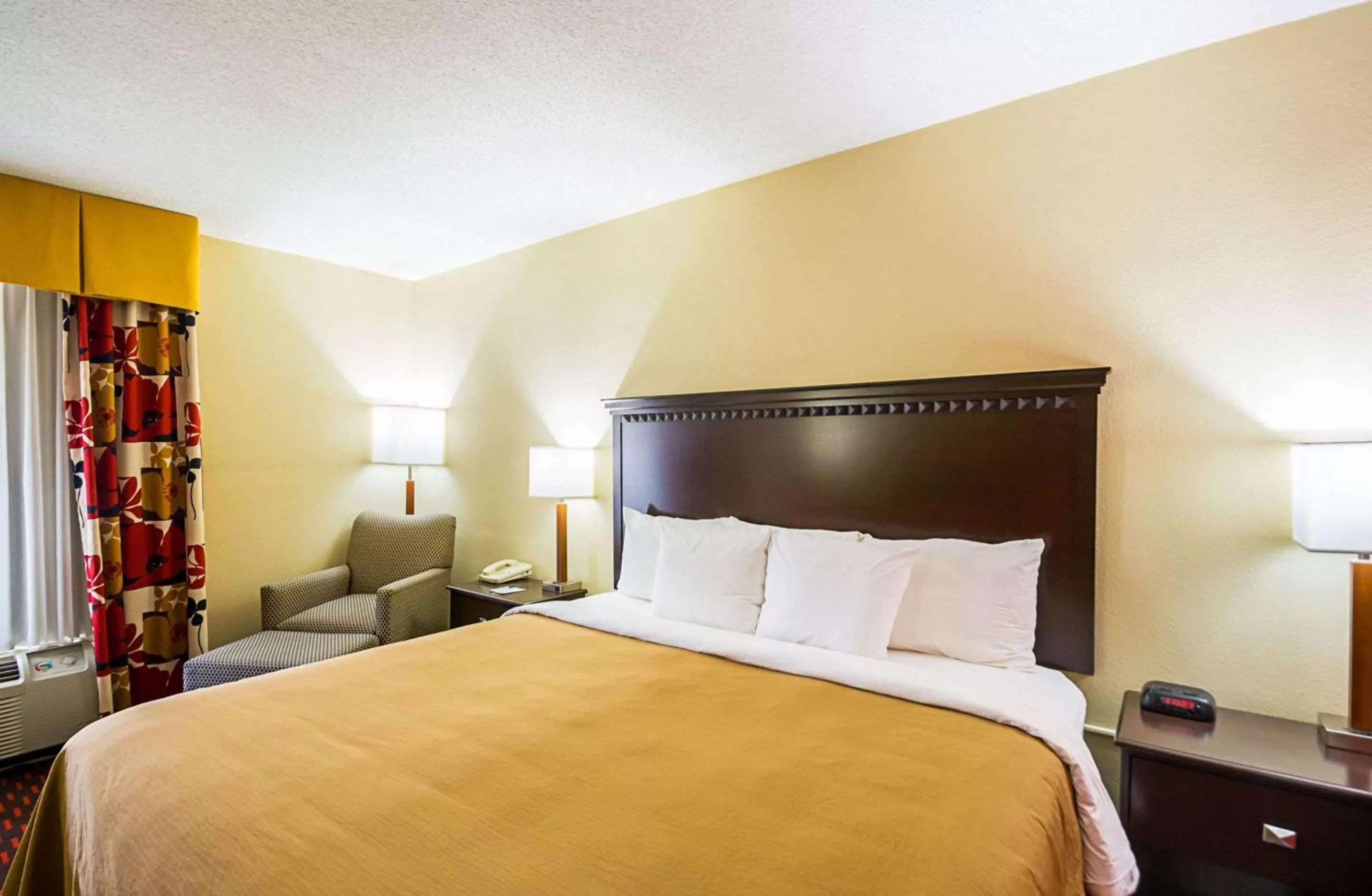 King Room - Non-Smoking in Quality Inn & Suites Hagerstown
