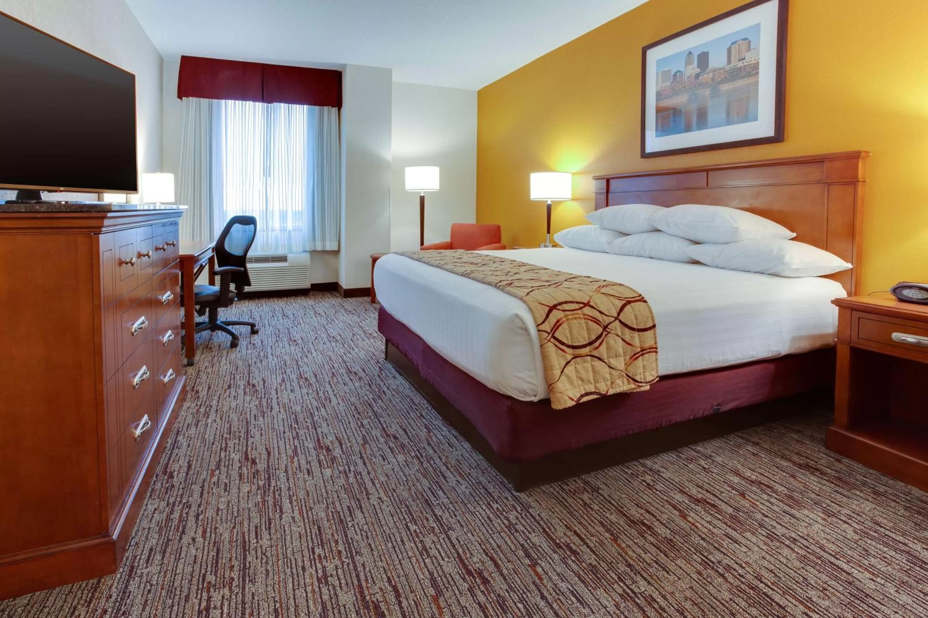 Superior King Room with Spa Bath in Drury Inn & Suites West Des Moines