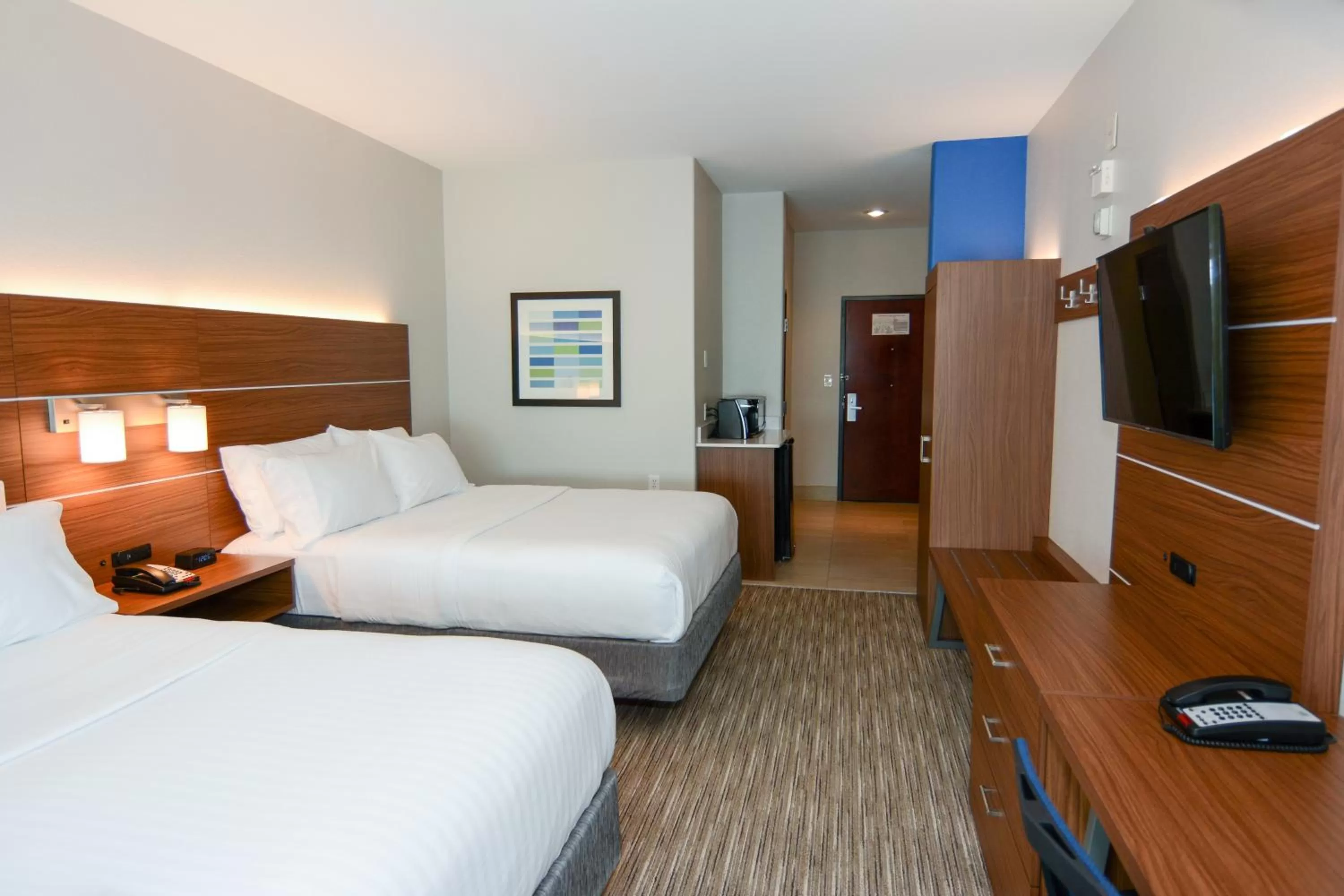 Standard Queen Room with Two Queen Beds in Holiday Inn Express Hotel & Suites New Boston by IHG