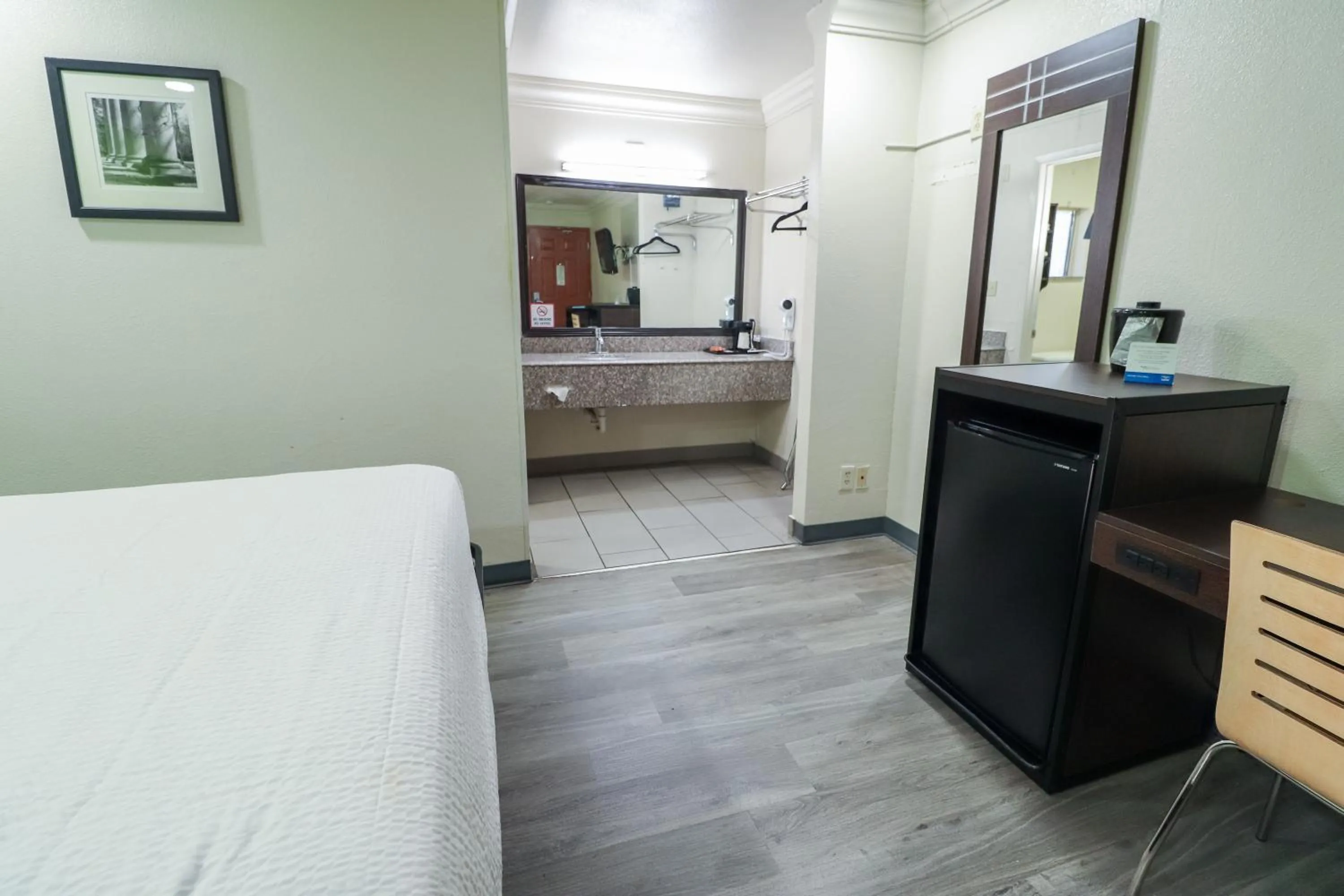 King Room - Accessible/Non-Smoking in Rodeway Inn San Antonio Lackland AFB - SeaWorld