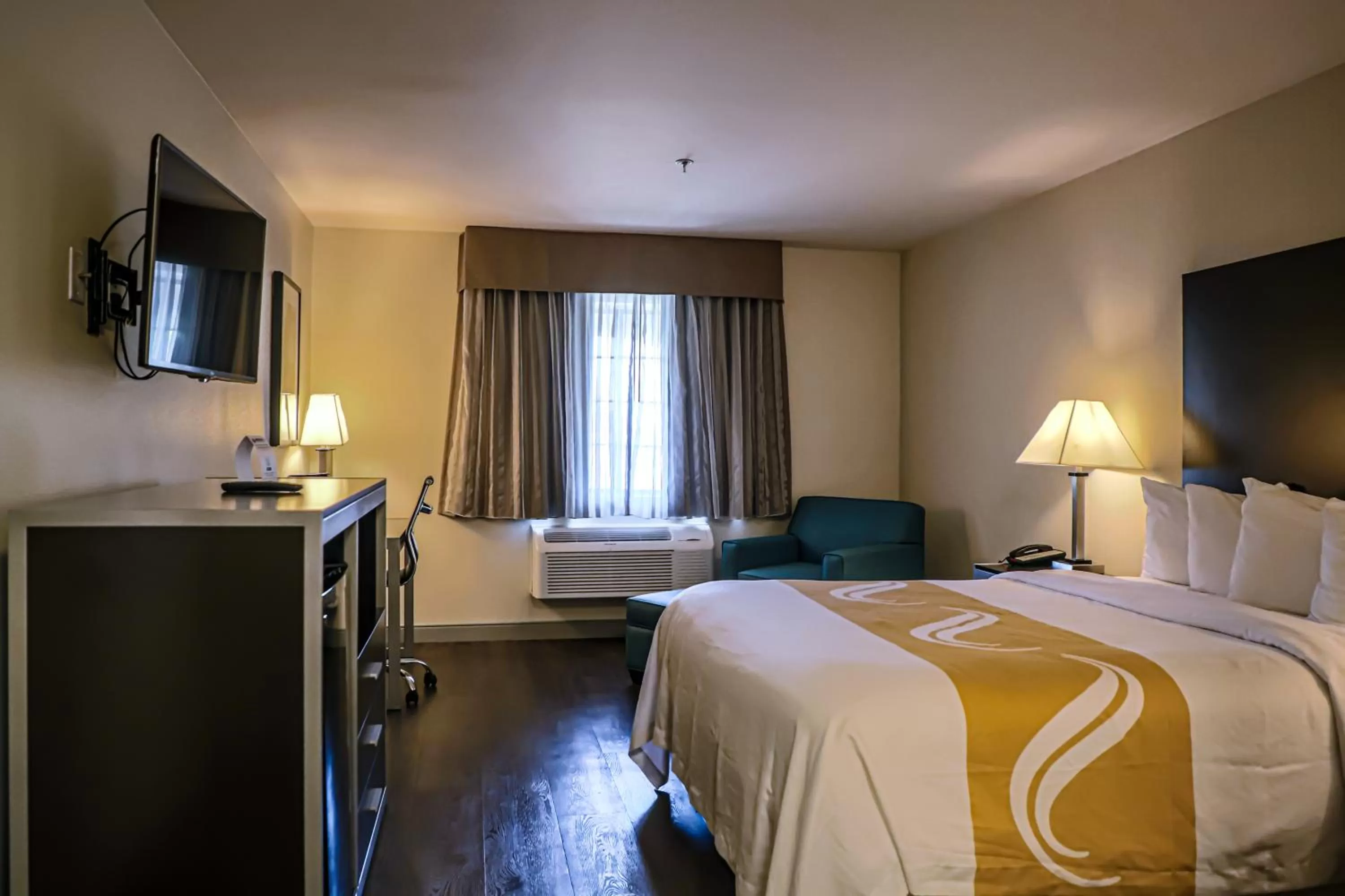 Standard Room, 1 Queen Bed, Non Smoking in Quality Inn & Suites Camarillo-Oxnard