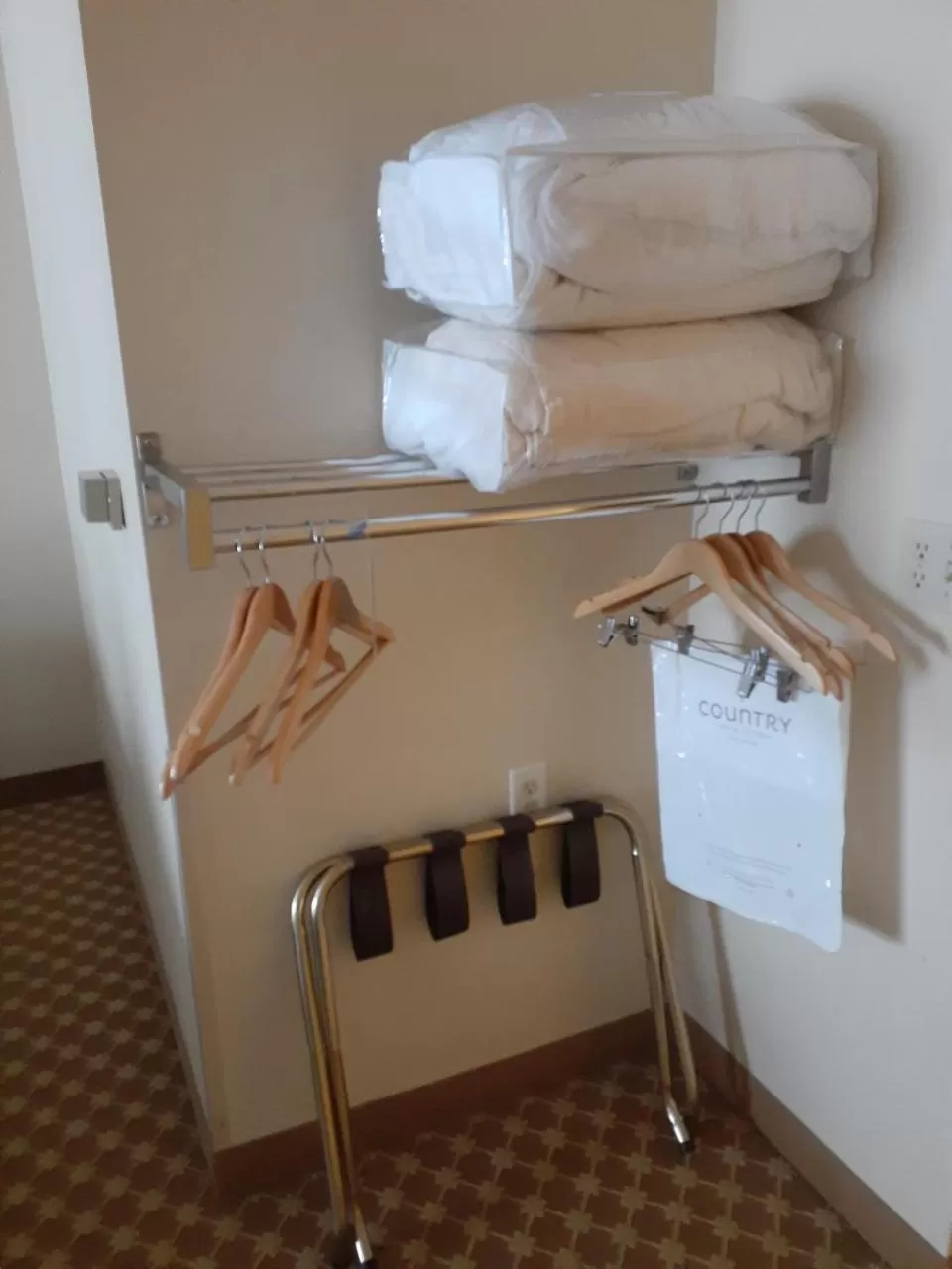 Queen Room with Two Queen Beds and Roll-In Shower - Non-Smoking in Country Inn & Suites by Radisson, Freeport, IL