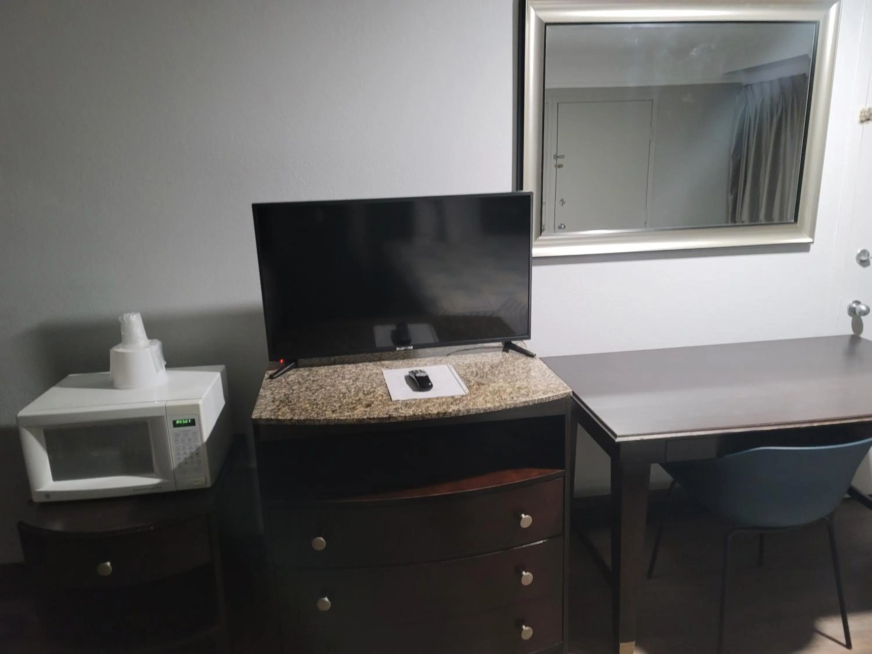 Queen Room with Two Queen Beds - Smoking in Studio 6 Suites Hinesville, GA