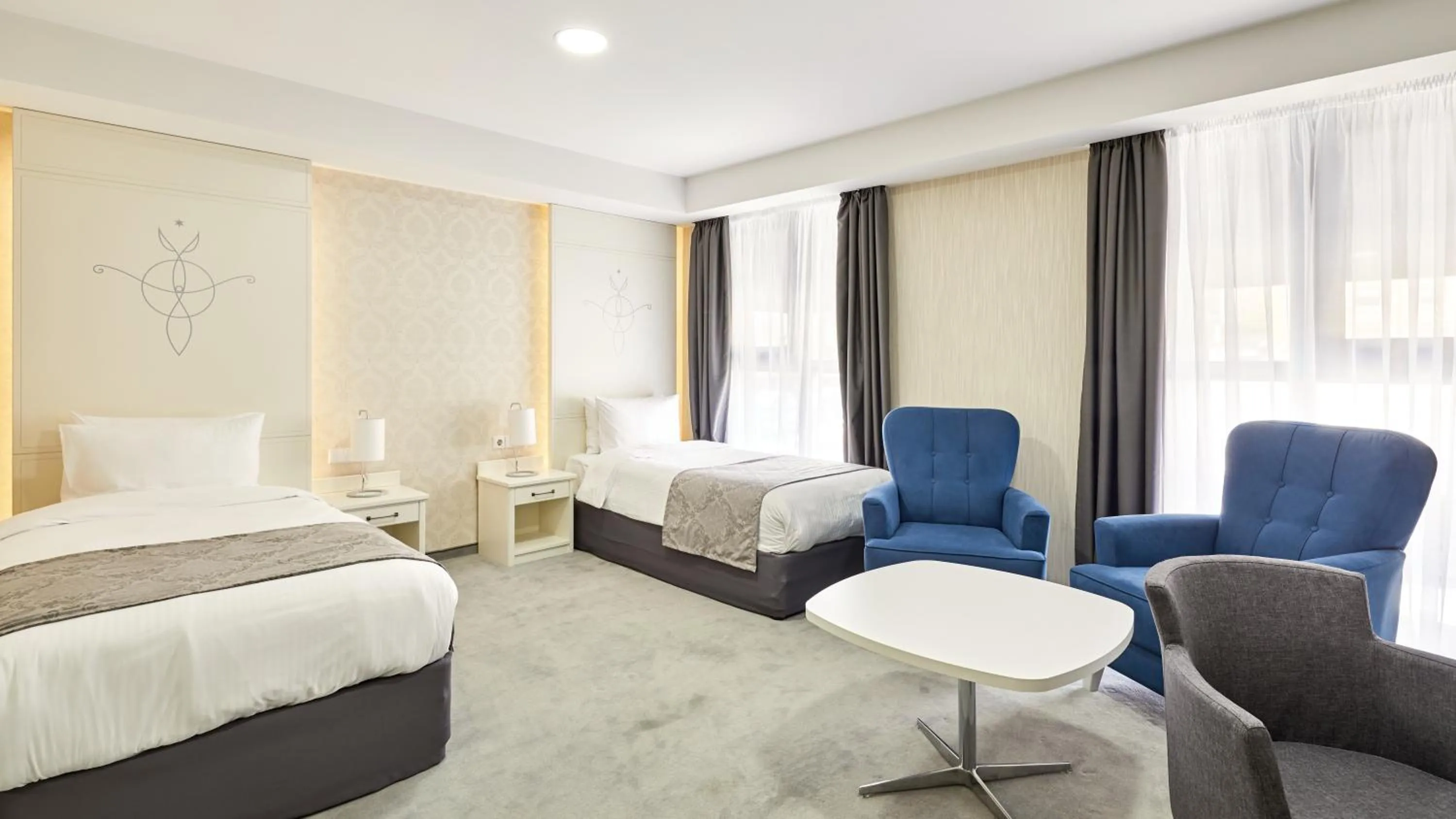 Superior Twin Room in Gallery Palace Hotel