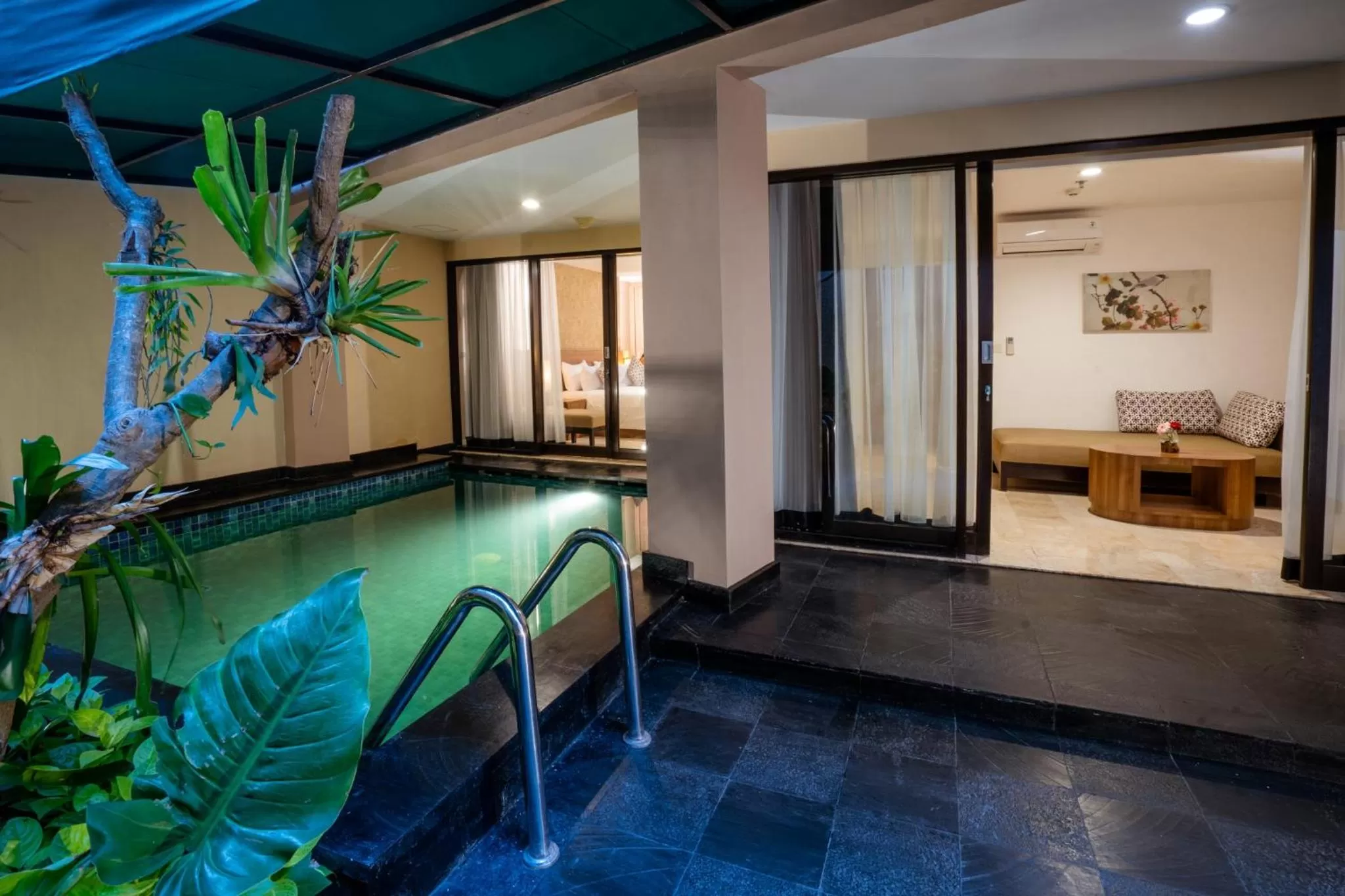 Deluxe Pool Suite in Cross Vibe Paasha Atelier Bali Kuta