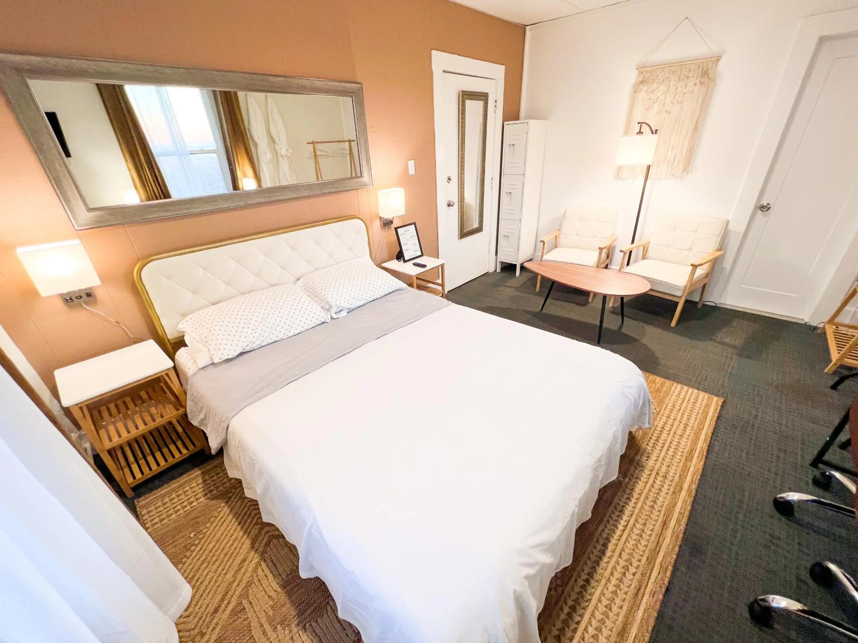 Queen Suite with Sea View in ITH Surf City Hostel Hermosa Beach