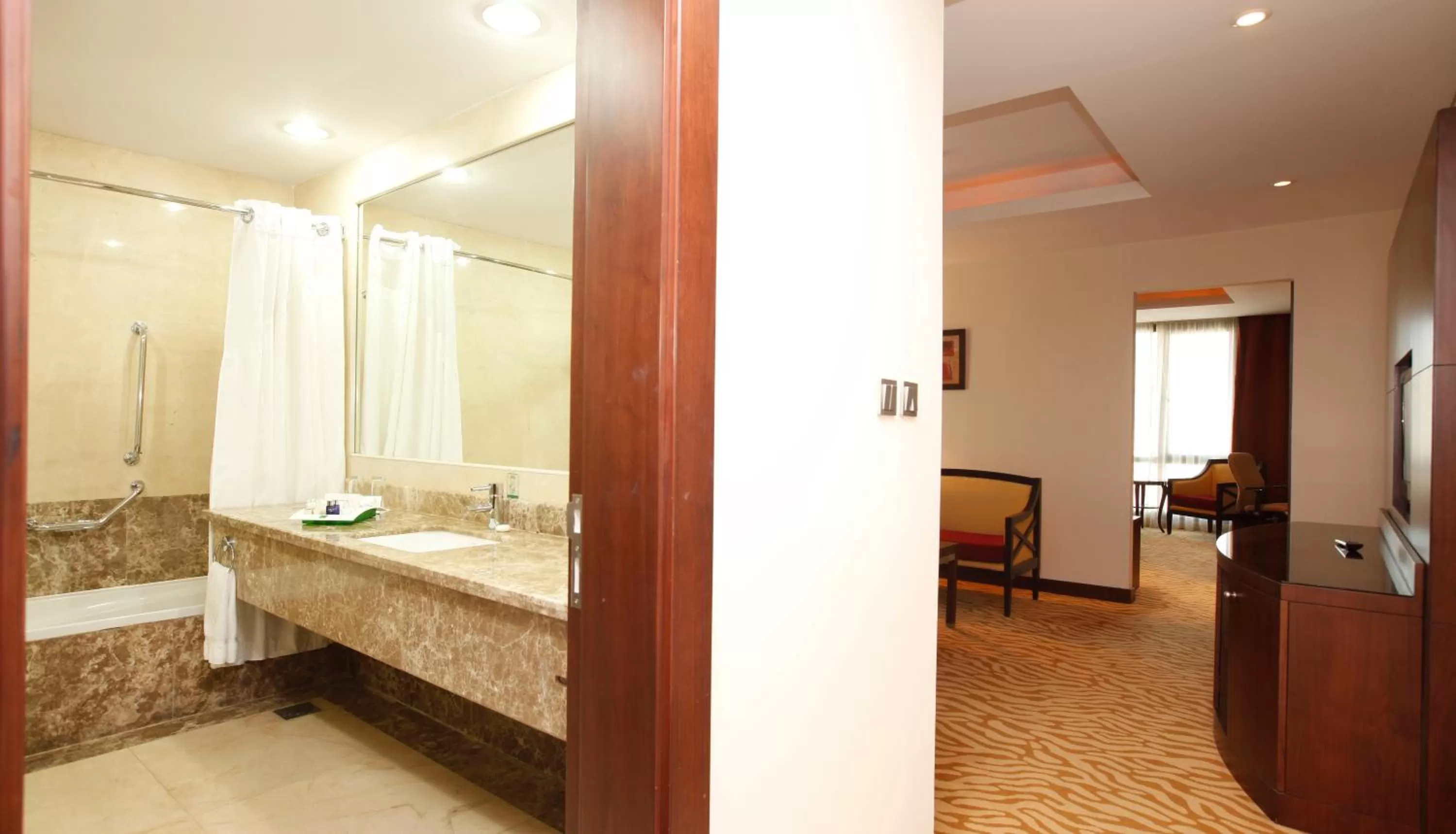 One-Bedroom Suite with Pool View - Smoking in Holiday Inn Olaya by IHG