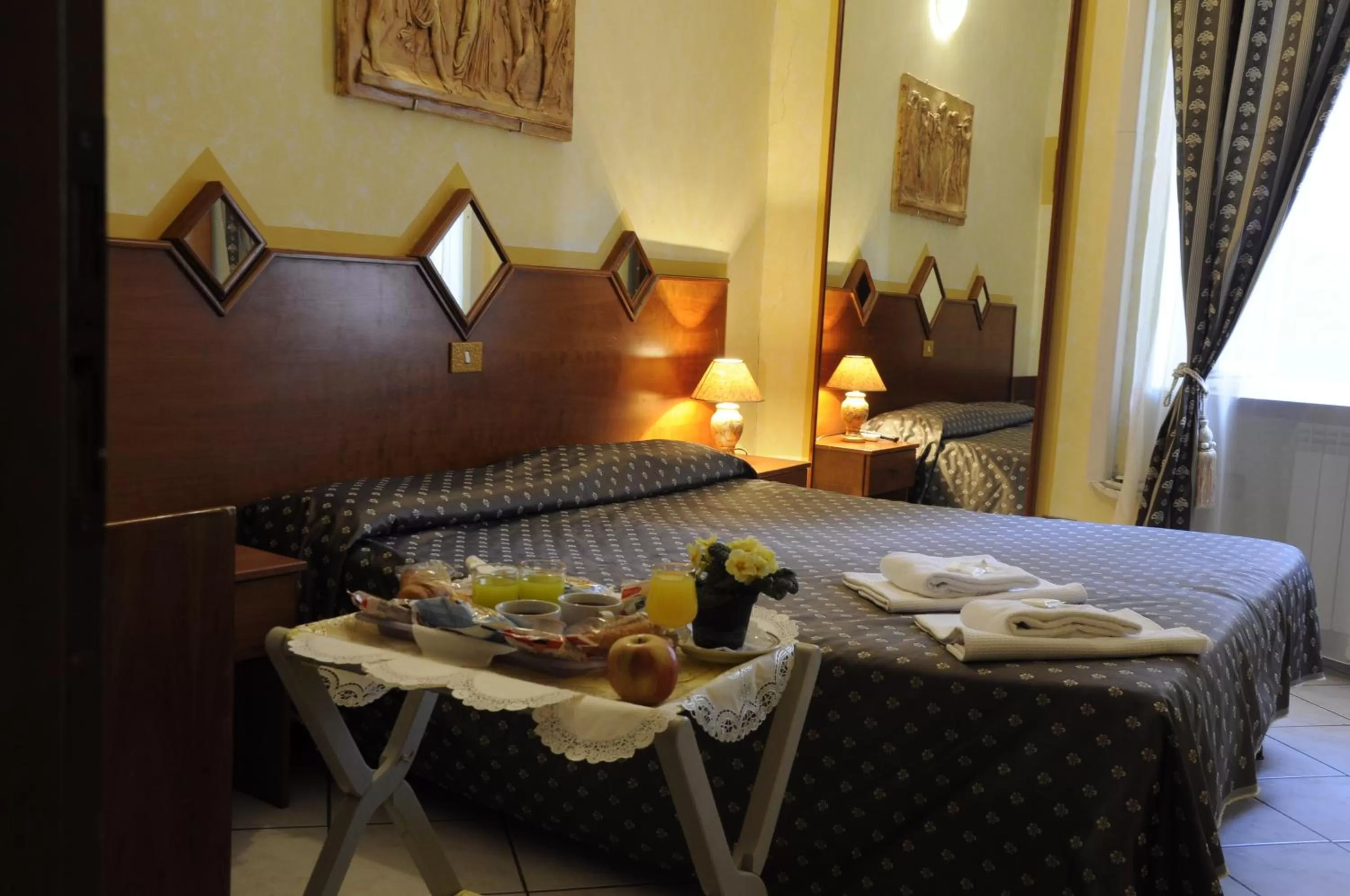 Double Room with Private Bathroom in Hotel Farini