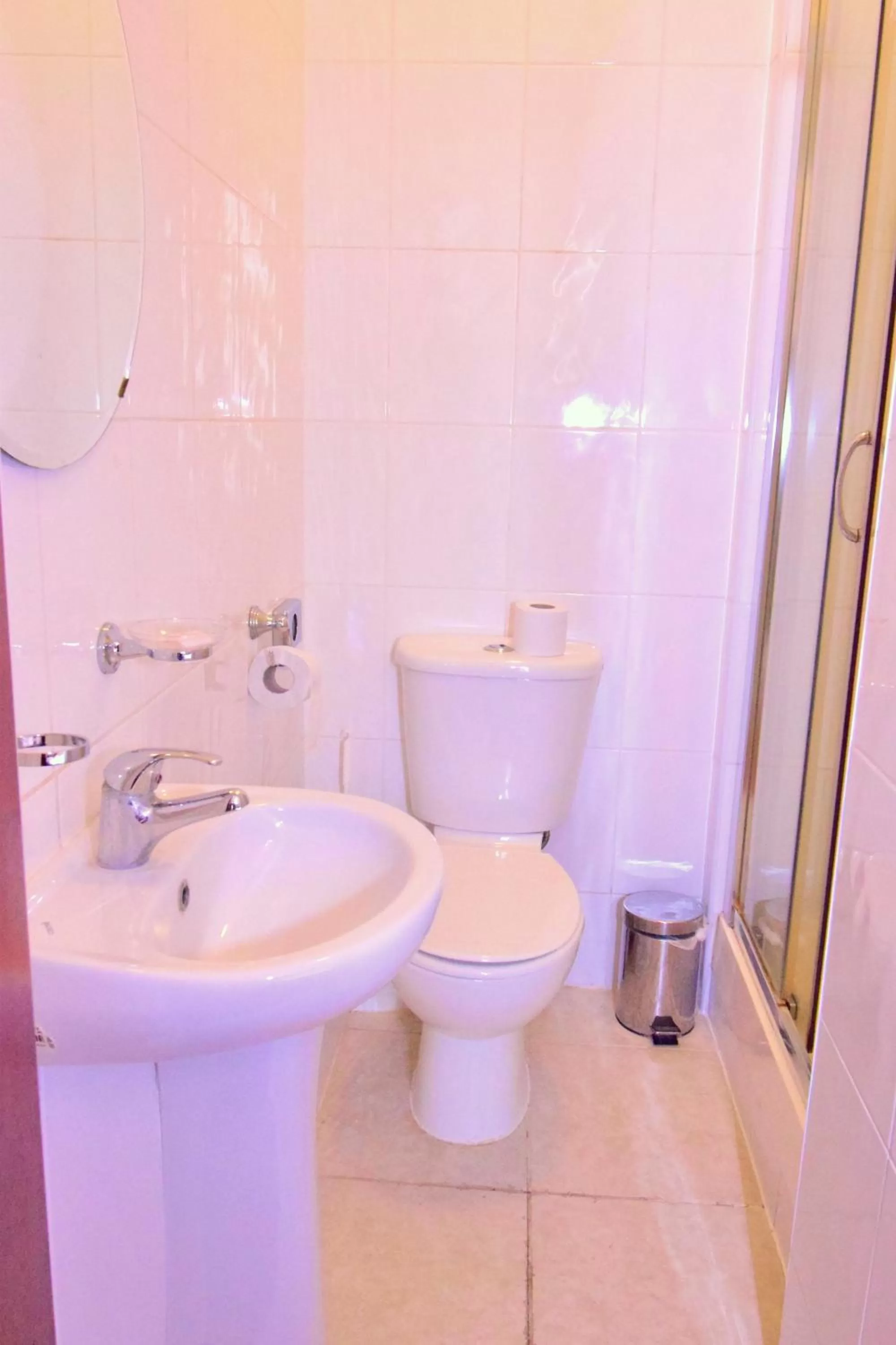 Triple Room with Private Bathroom (3 Single Beds) in Bridge Park Hotel