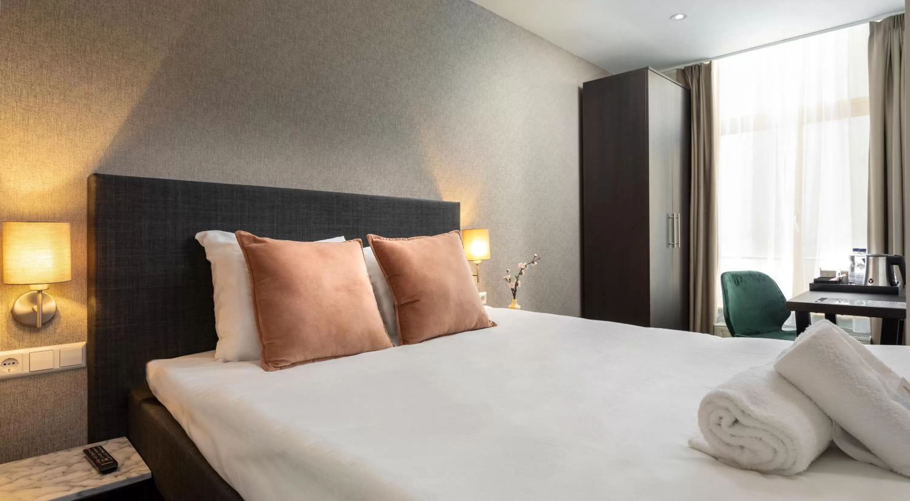 Comfort Standard Double Room in NL Hotel District Leidseplein