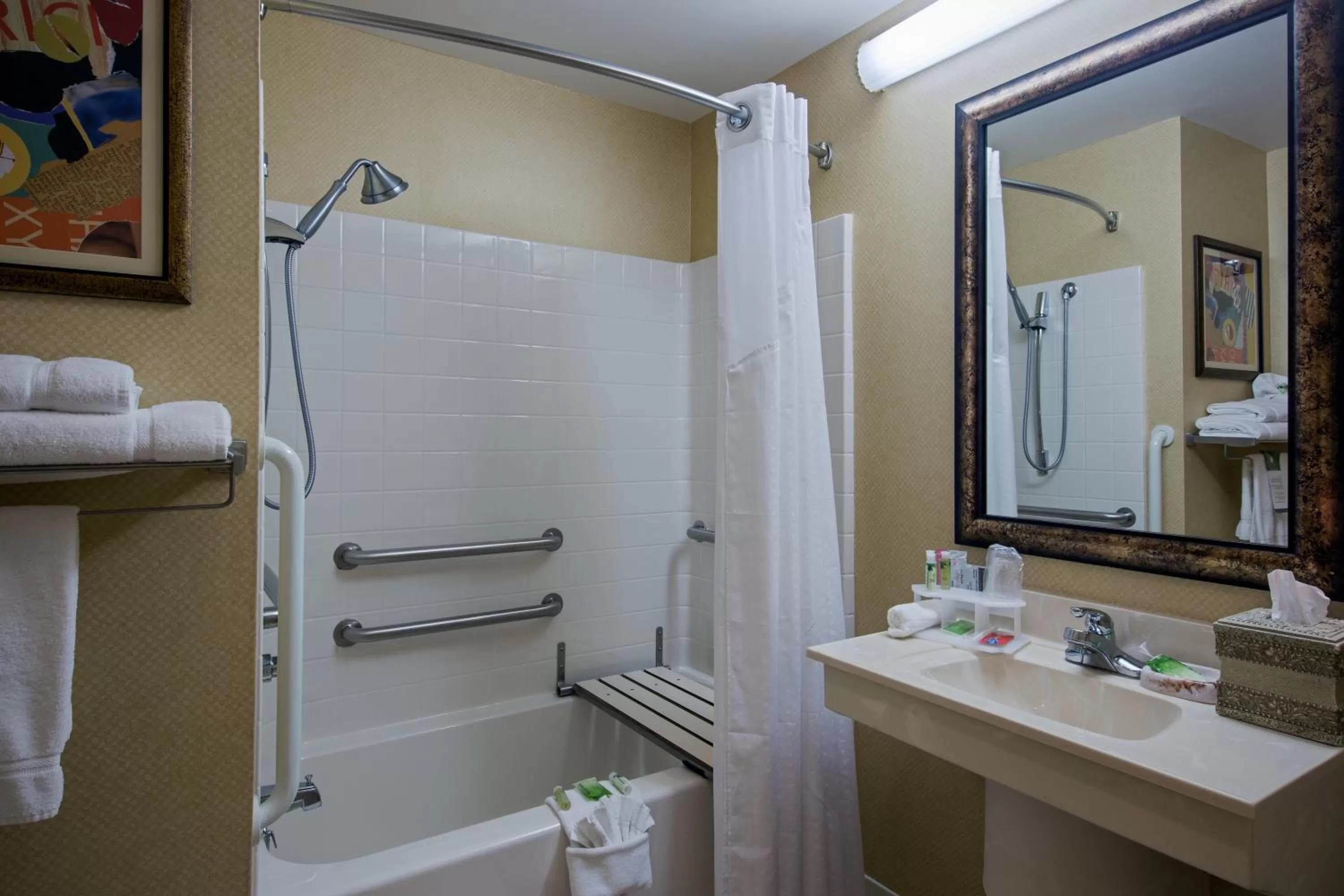 Standard Room with Two Queen Beds - Communications Accessible Tub in Holiday Inn Express Hotel & Suites Youngstown North-Warren/Niles by IHG