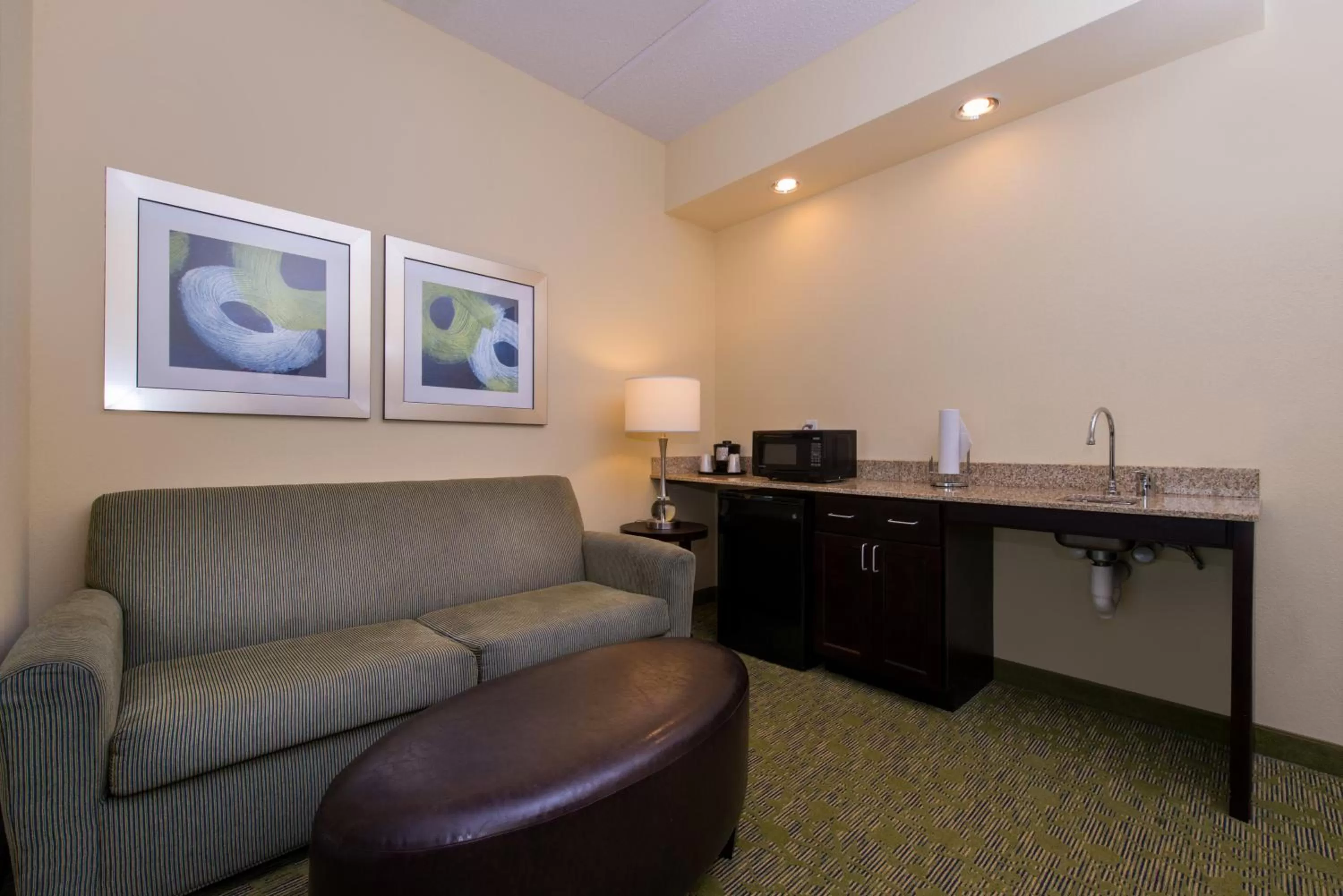 One-Bedroom Suite with Two Queen Beds in Holiday Inn Express and Suites Dickson City by IHG
