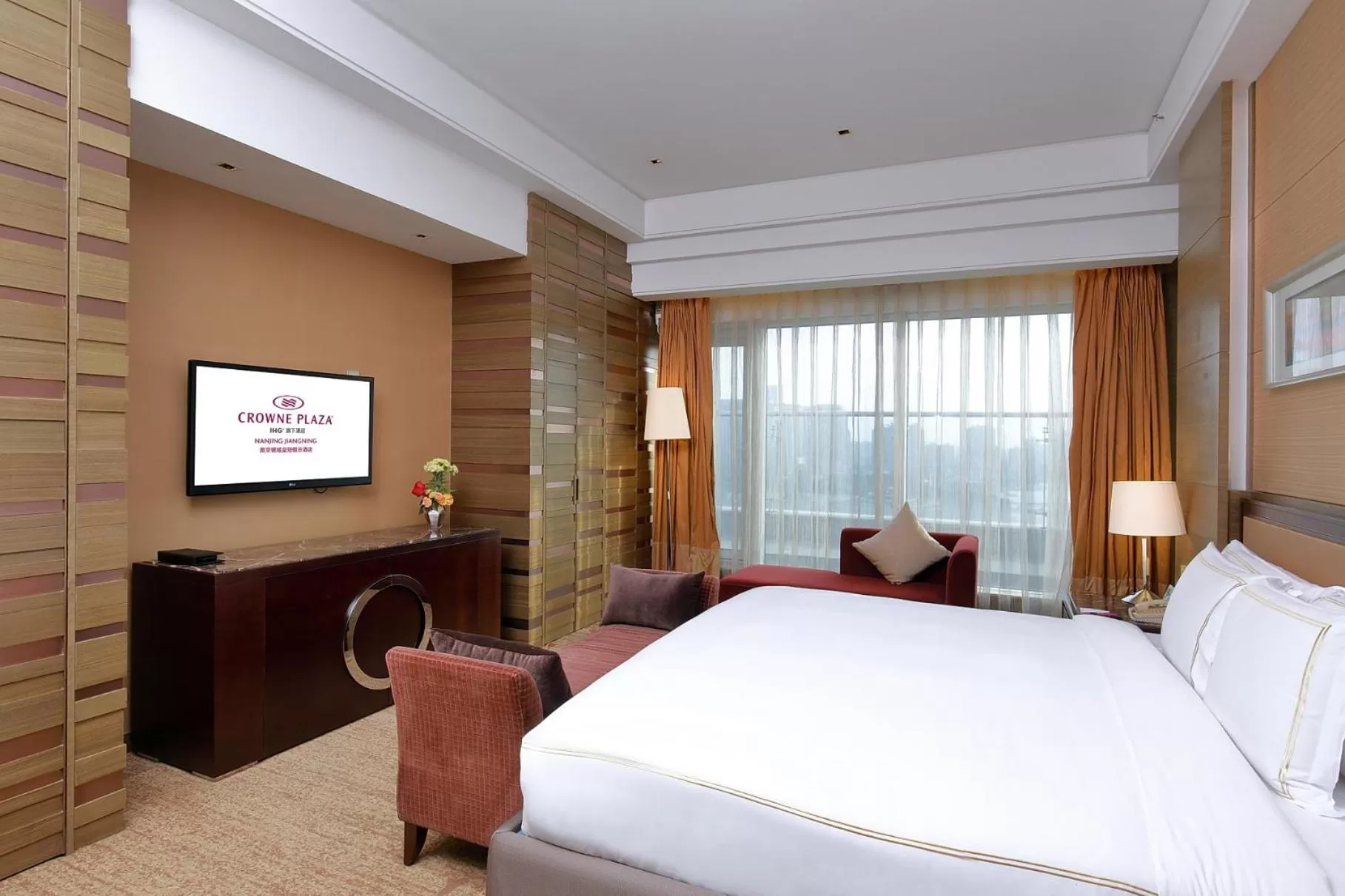 Standard King Room with Lounge Access in Crowne Plaza Nanjing Jiangning by IHG