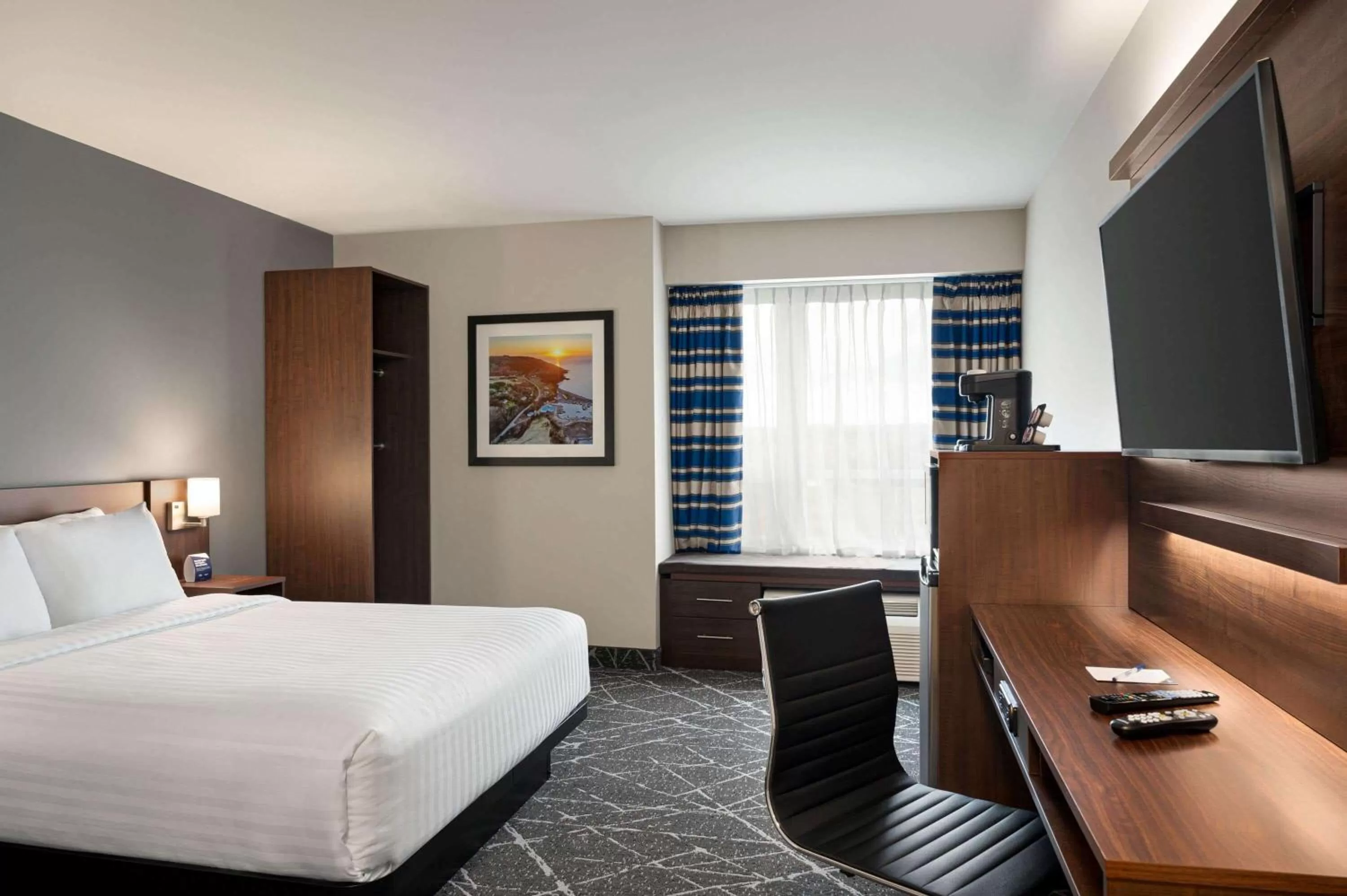 Queen Room - Mobility Access/Non-Smoking in Microtel Inn & Suites by Wyndham Antigonish