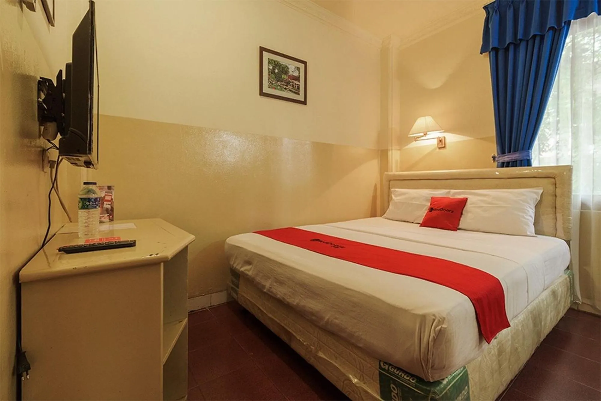 Double Room in RedDoorz @ Jalan Jaksa