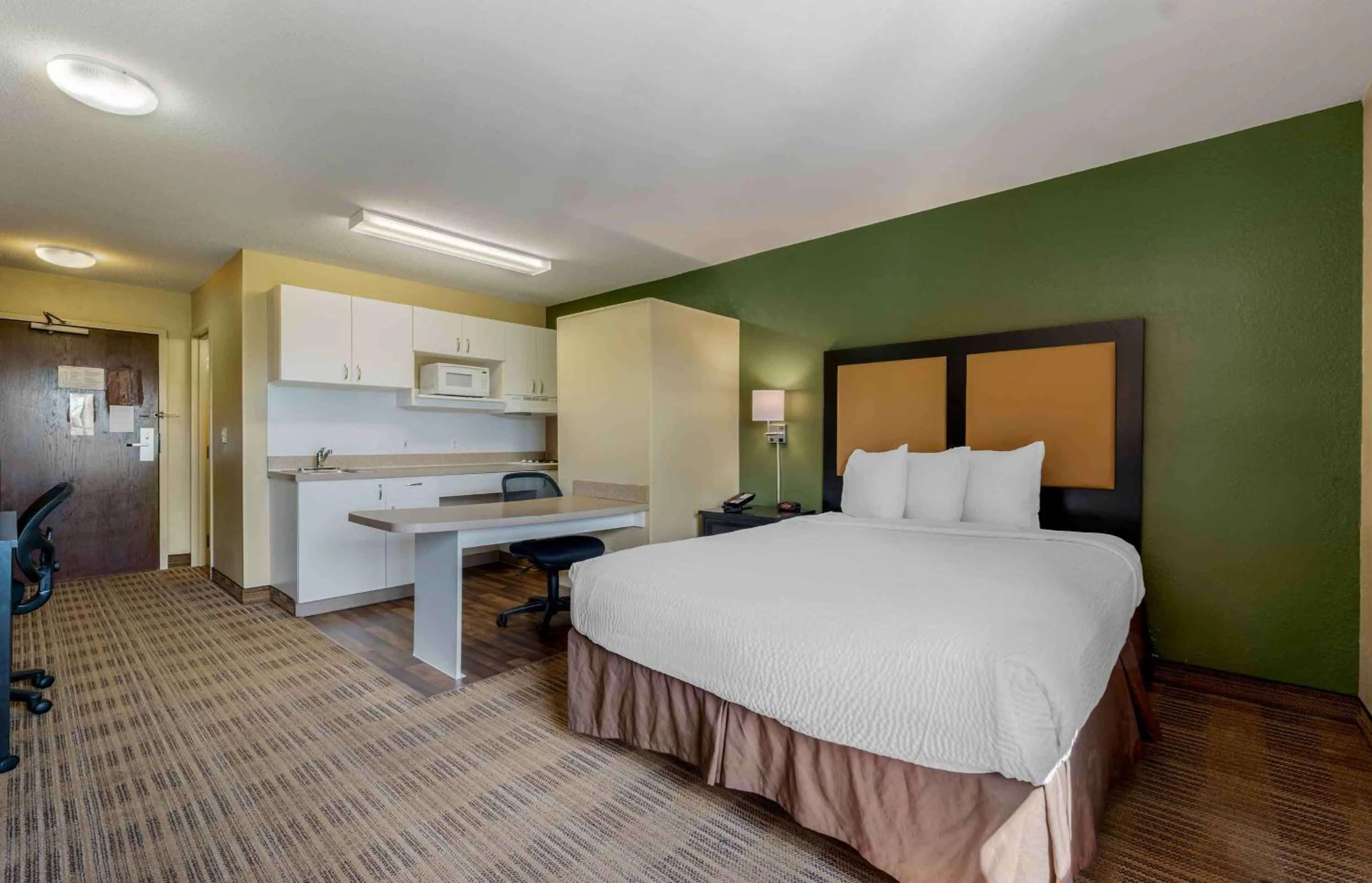 Queen Studio - Non-Smoking in Extended Stay America Suites - Chicago - Gurnee
