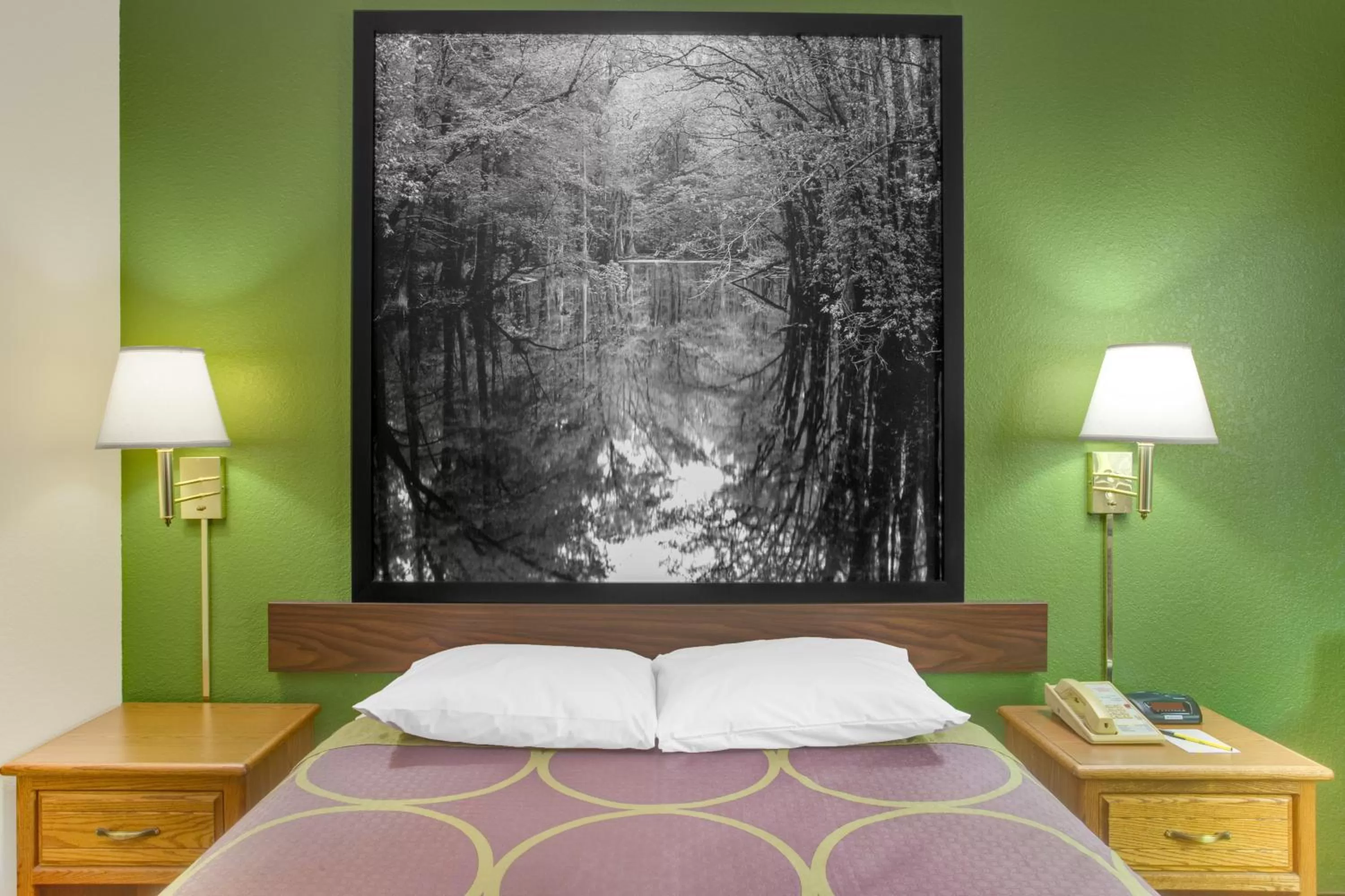 Queen Room - Smoking in Super 8 by Wyndham Radford VA