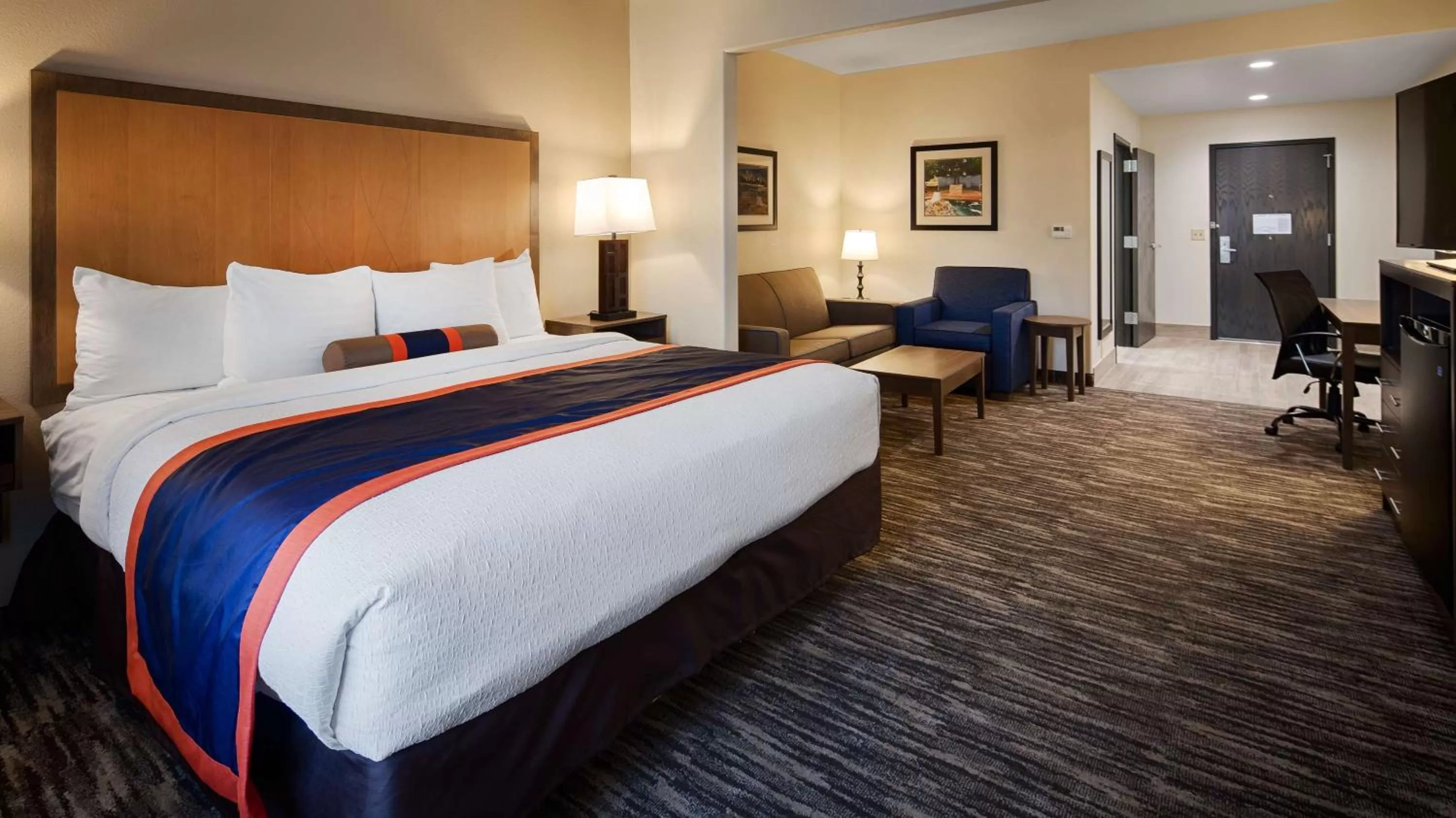 King Suite with Bath Tub - Disability Access in Best Western Plus Ardmore Inn & Suites