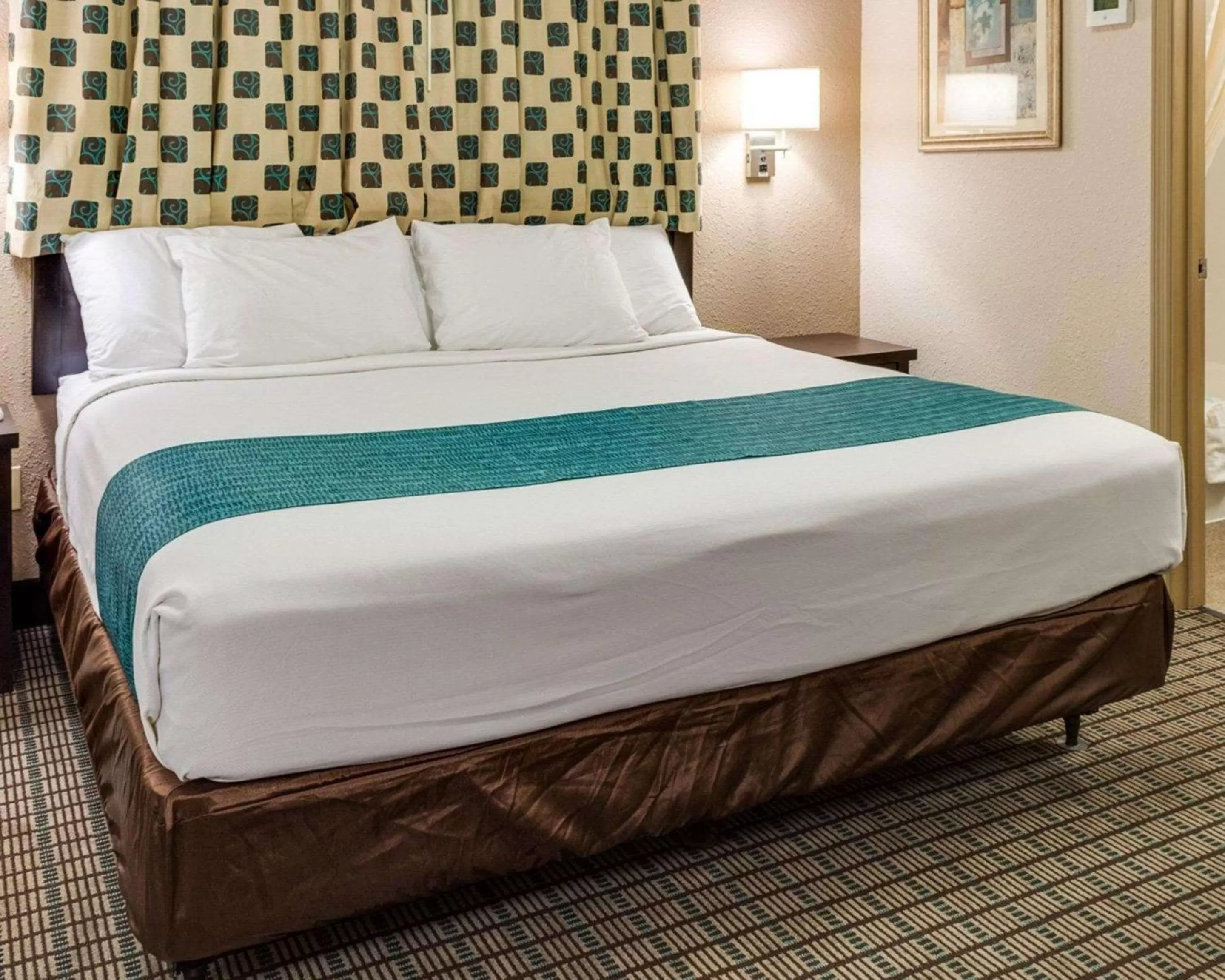 King Room - Smoking  in Suburban Studios Avondale