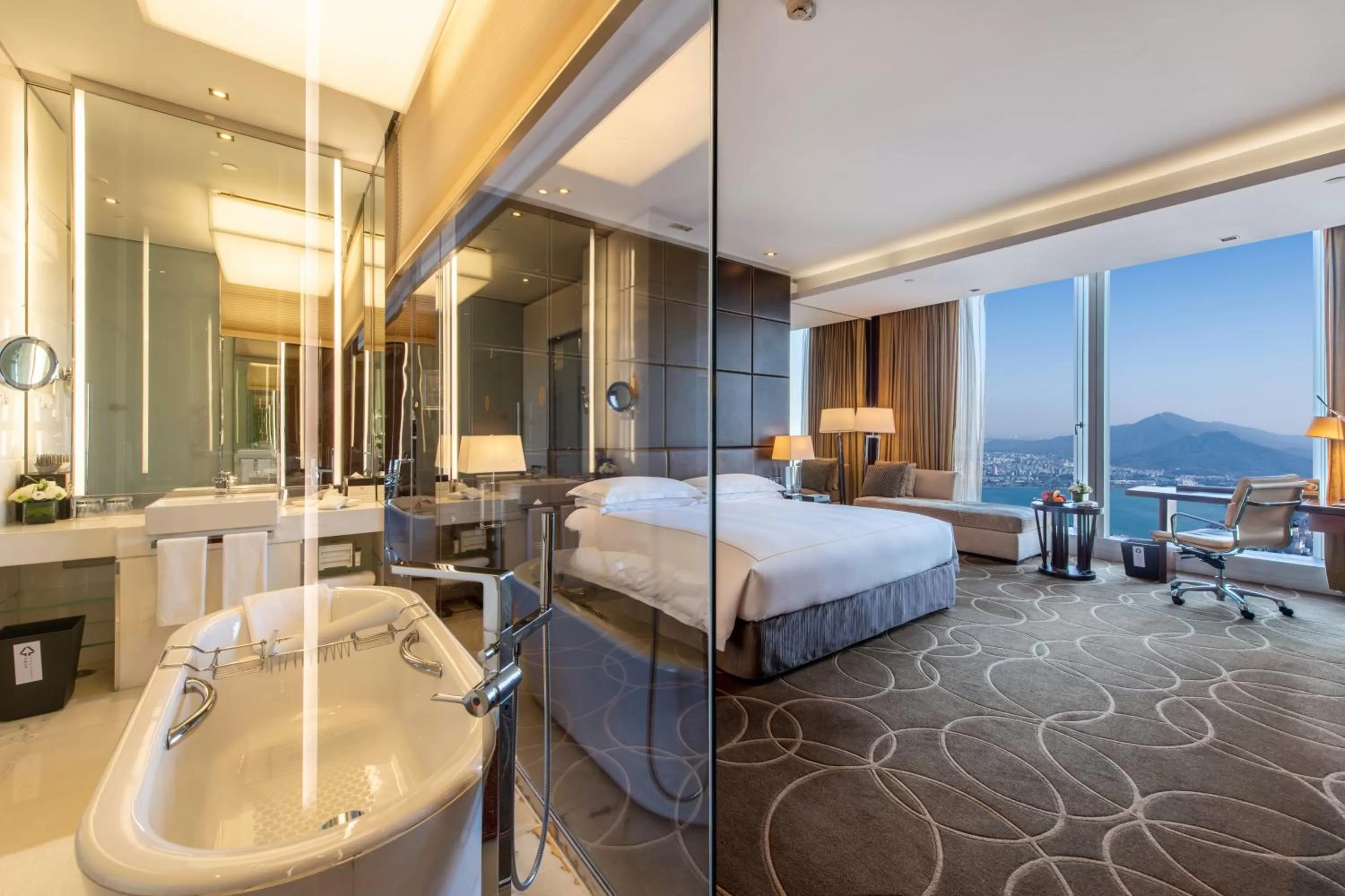 Classic King Room with Lake View in InterContinental Nanjing by IHG