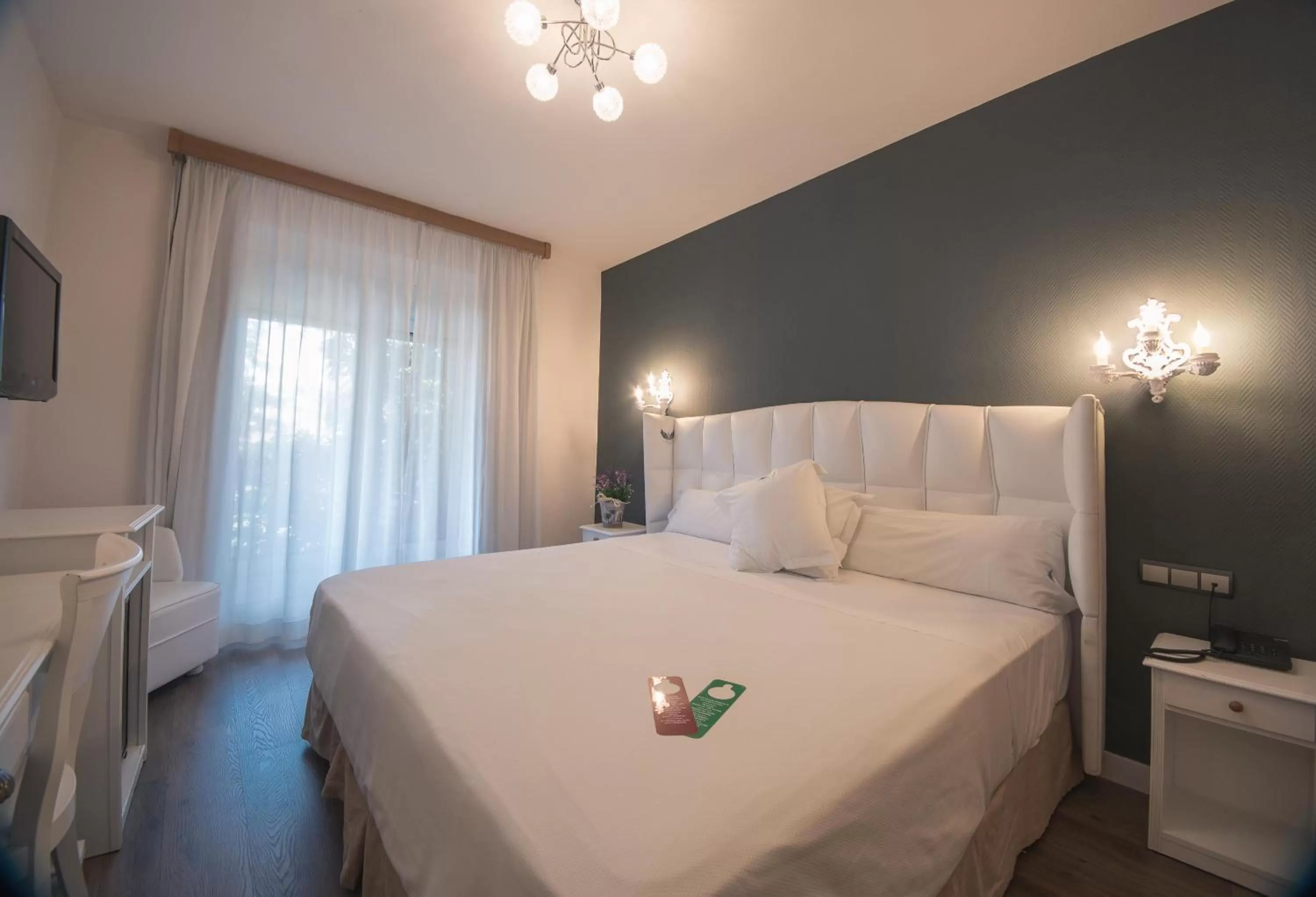 Double or Twin Room with Balcony in Hotel Los Angeles Granada