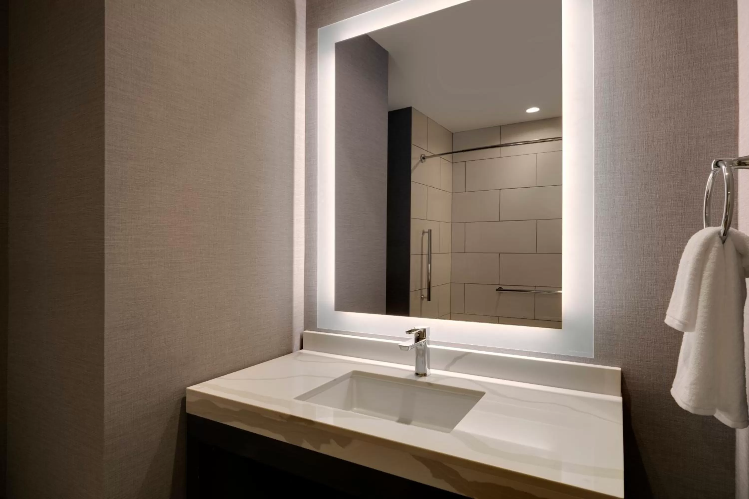 Studio Suite with Two Queen Beds, Kitchen and Accessible Tub in Hyatt House LAX Century Blvd