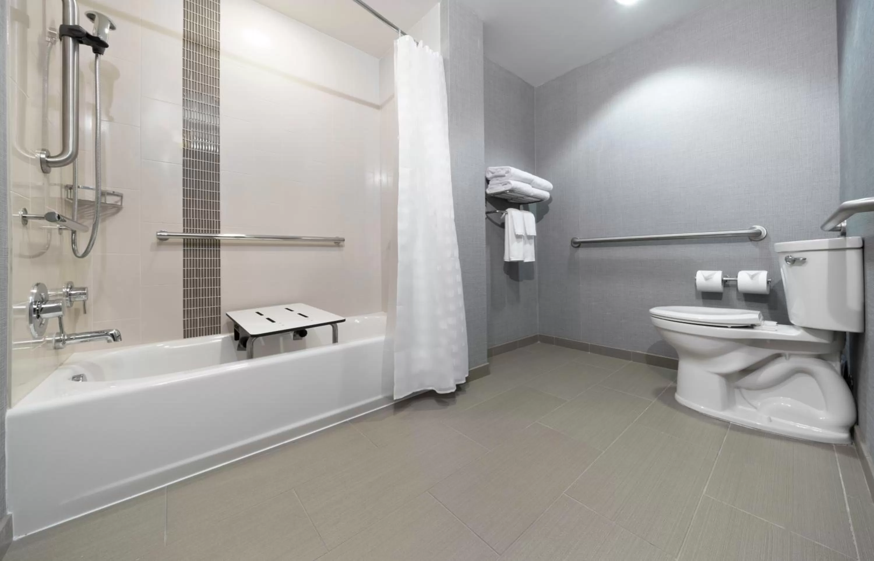 Queen Room with Two Queen Beds and Accessible Tub - Disability Access in Hyatt Place Sandestin at Grand Blvd