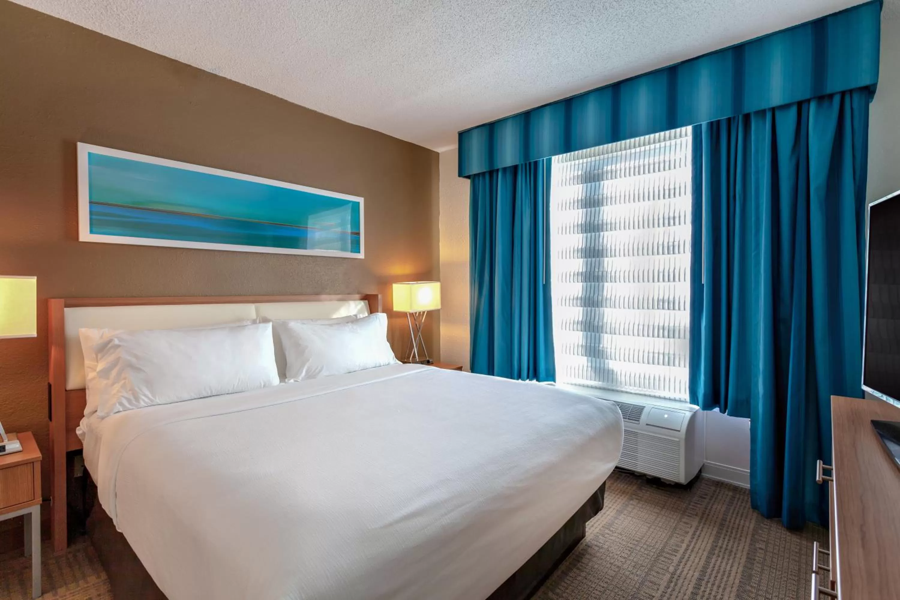 Standard King Room with Lake View in Holiday Inn - St Augustine - World Golf by IHG