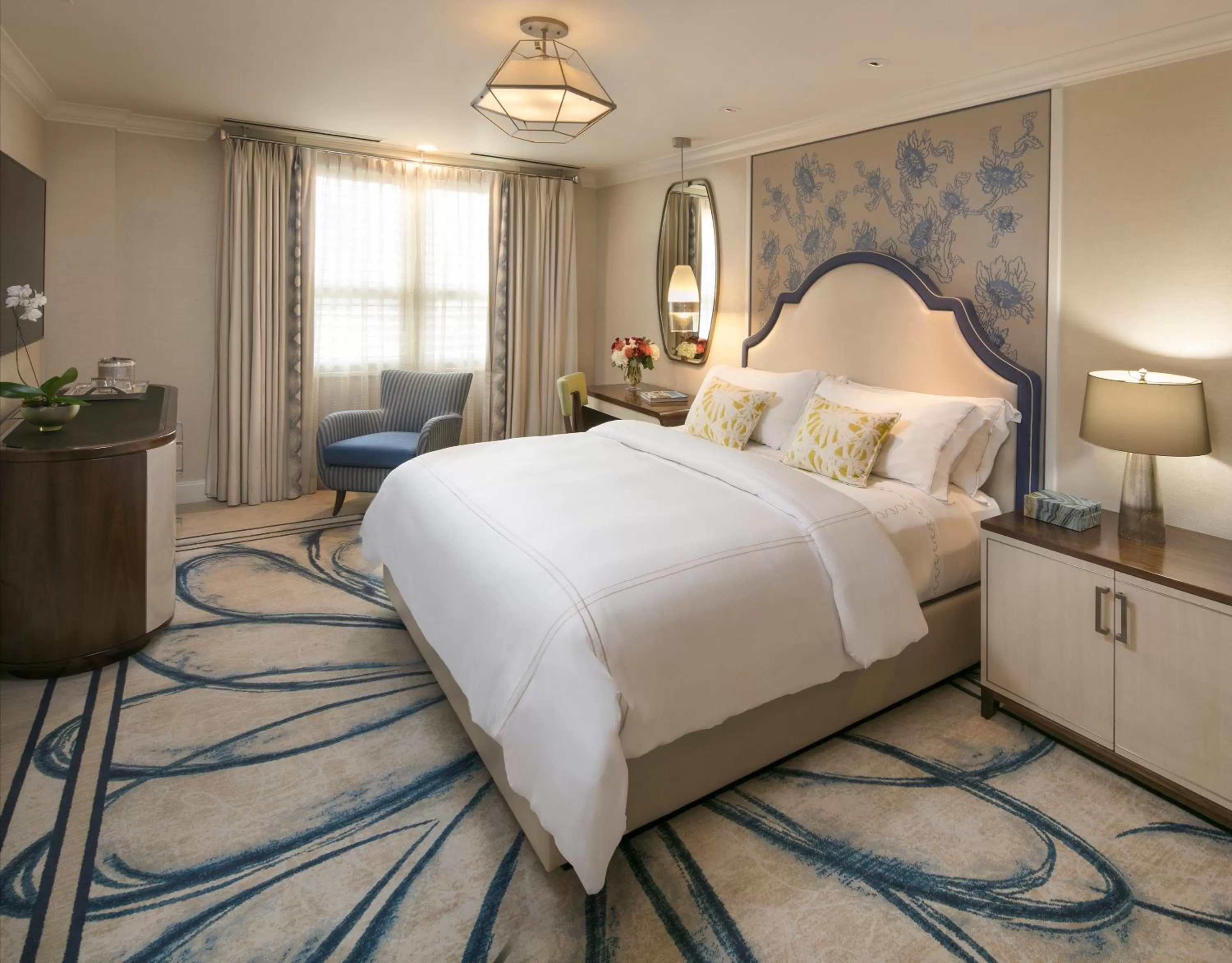 Deluxe Resort View Room with King Bed in The Breakers Palm Beach