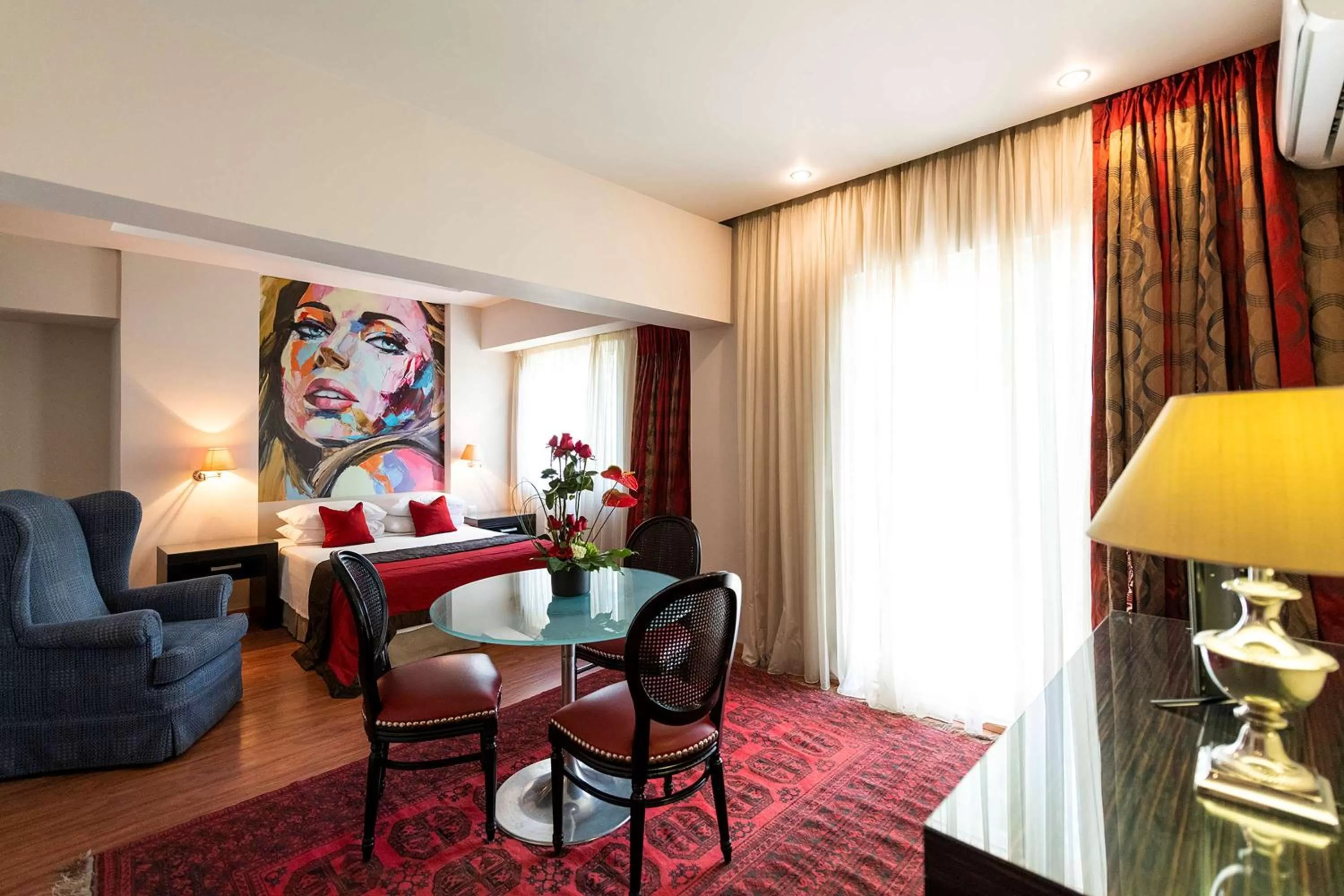 Junior King Suite in Best Western Plus Embassy Hotel