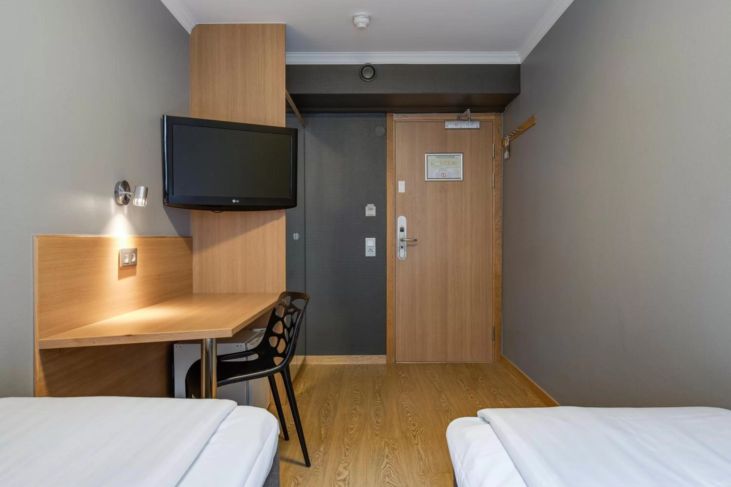 Double/Twin Room with Shared Bathroom in Göteborgs Mini-Hotel