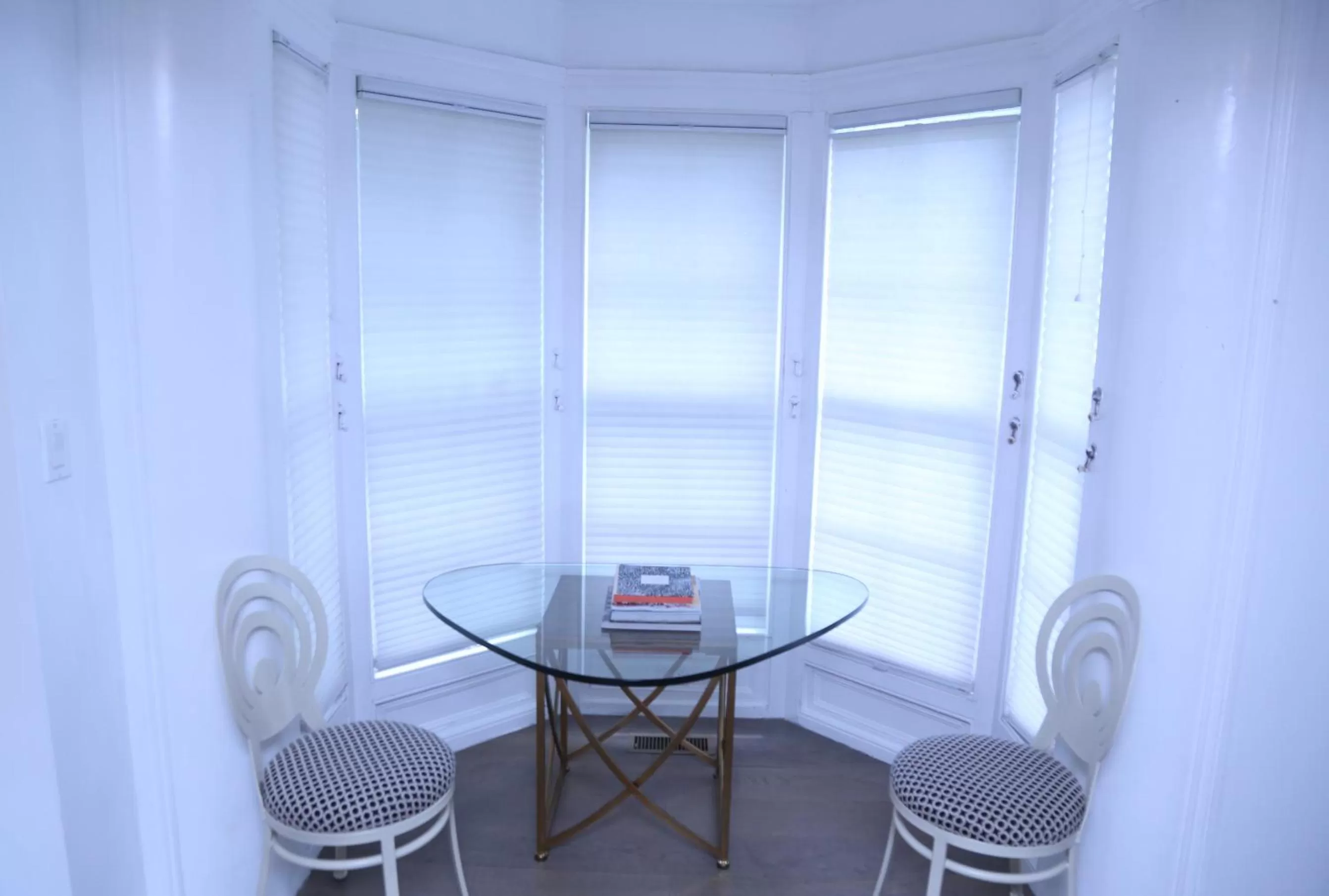 Deluxe King Room - single occupancy in Harpoon House