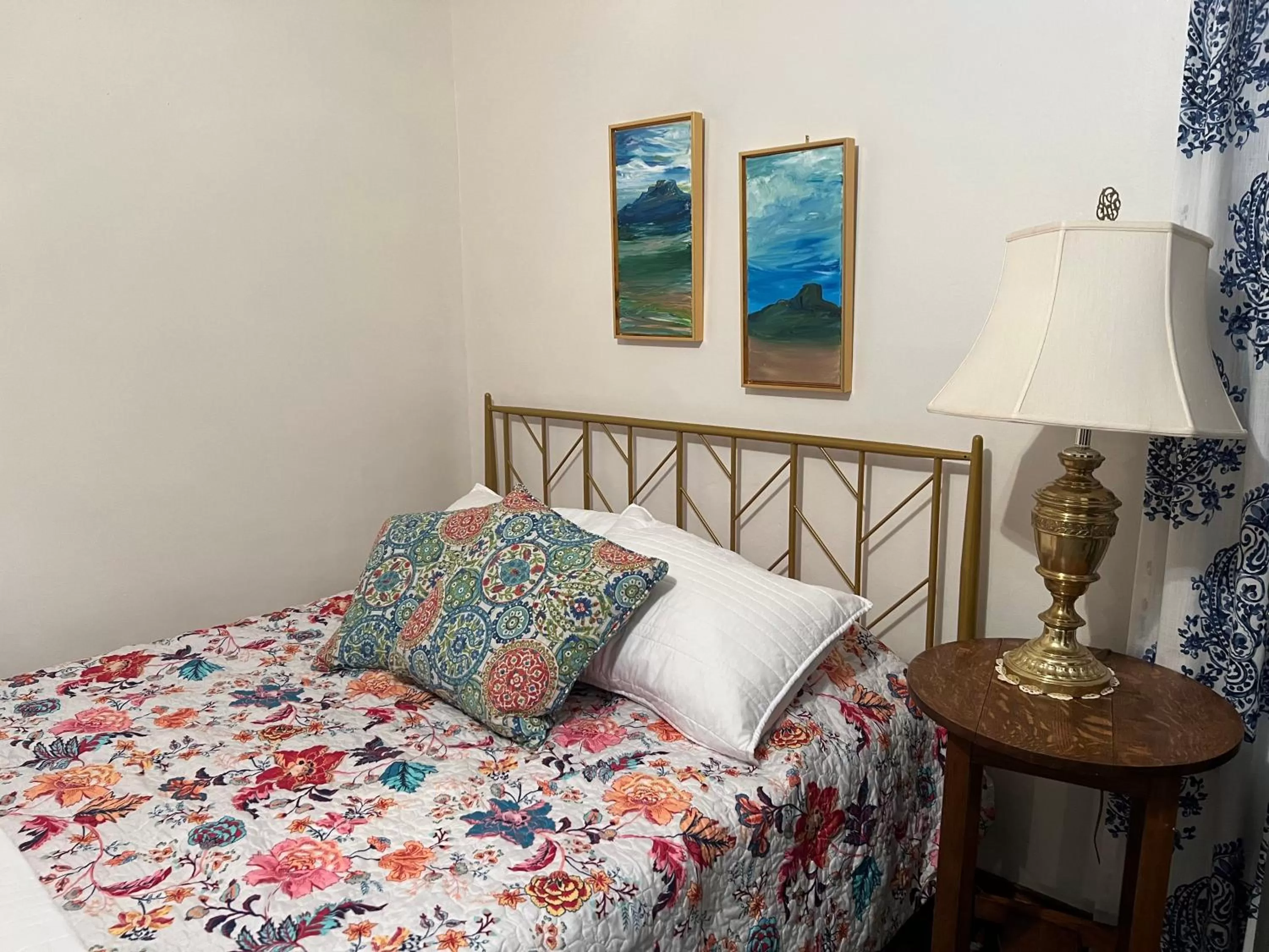 Luxury Triple Room in Heart's Desire Inn