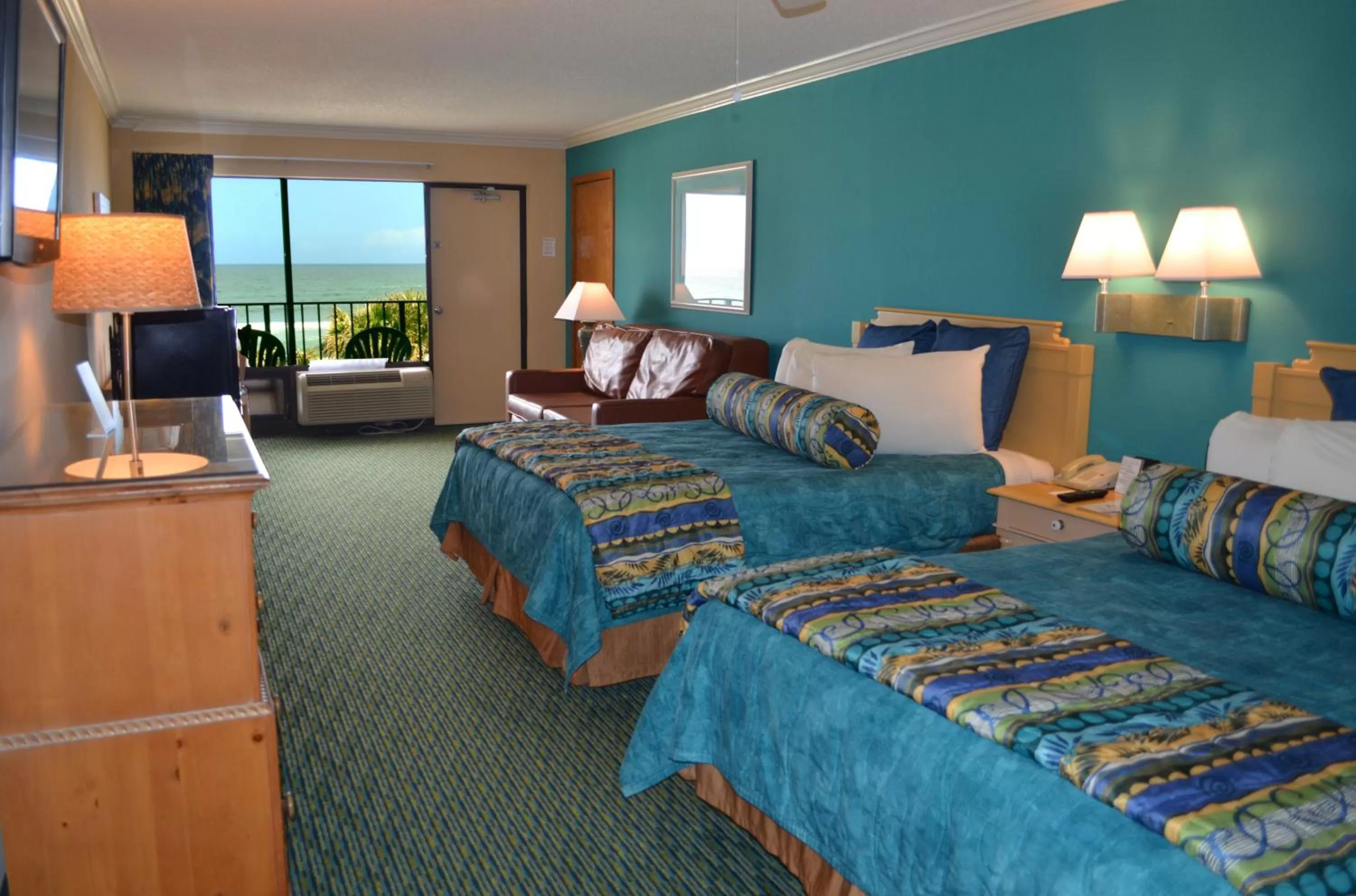 Deluxe Queen Room with Oceanfront View - Non-Smoking in Sun Viking Lodge - Daytona Beach