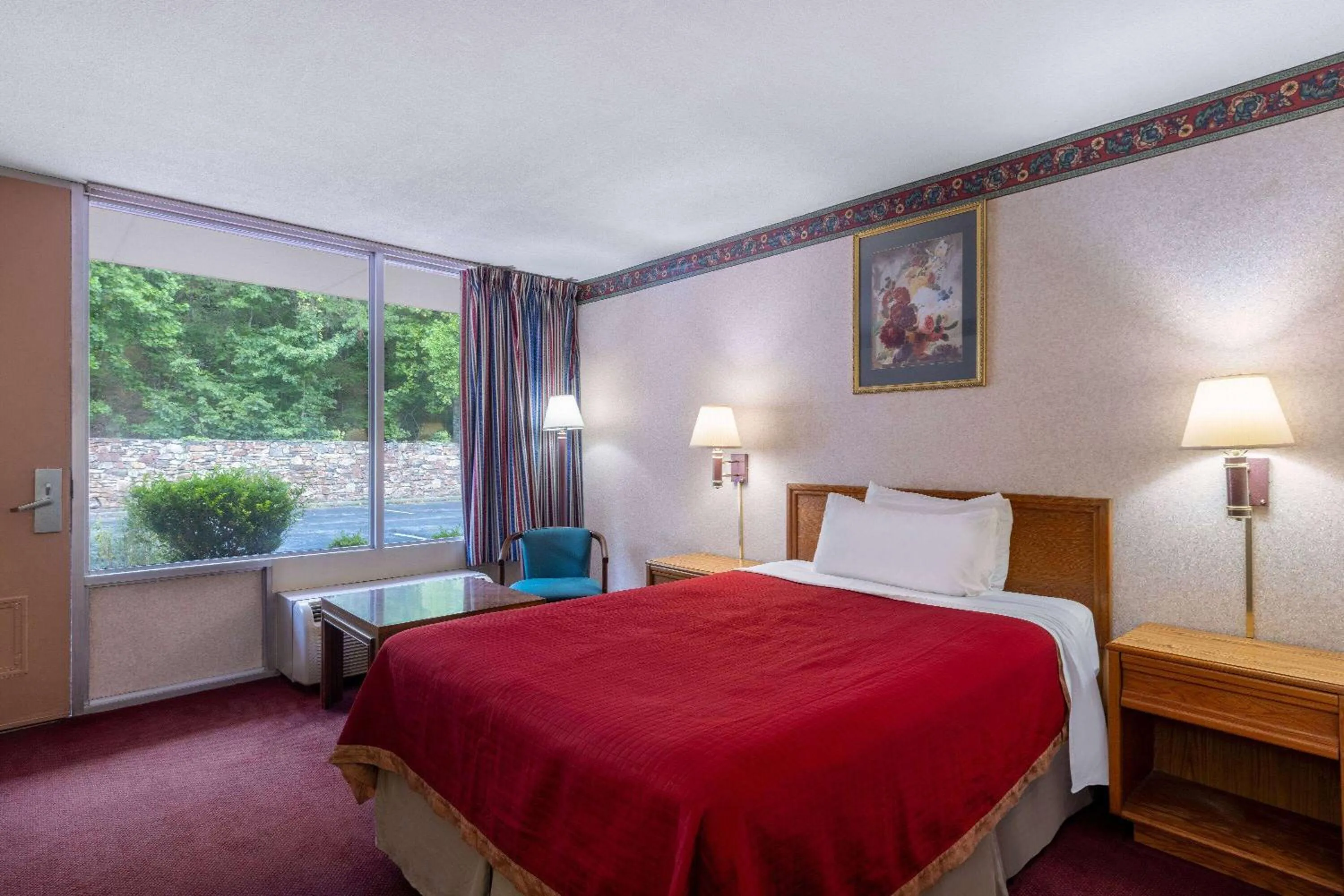 Double Room - Disability Access/Non-Smoking in Howard Johnson by Wyndham Salem Hotel & Conference Center